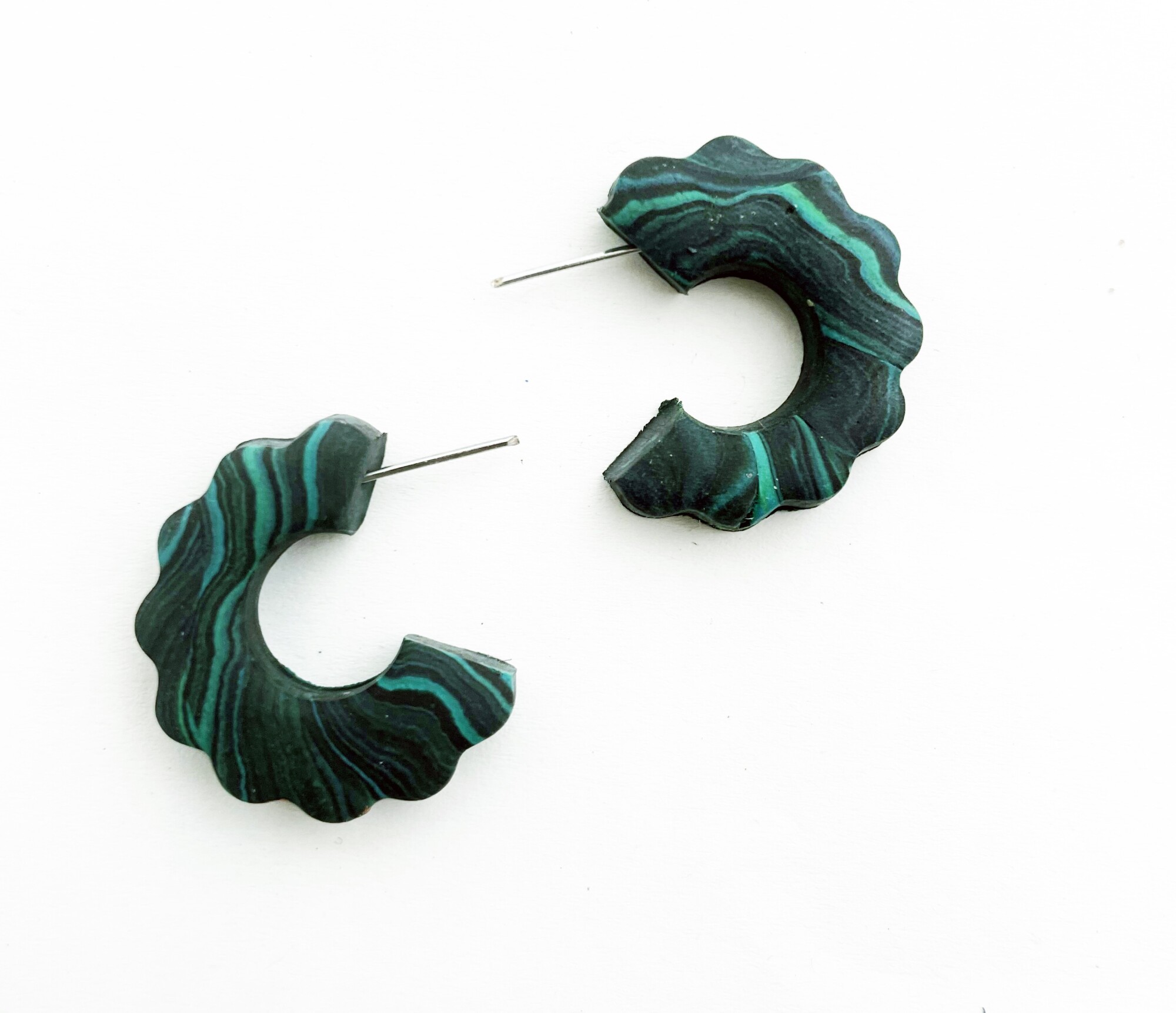 Boucles d'oreilles, créoles vertes - Modèle fait main