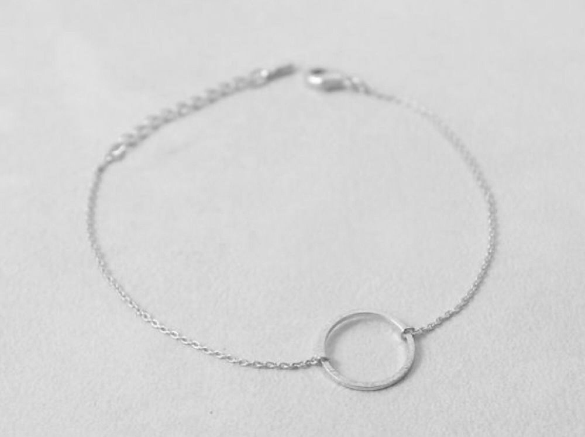 Bracelet argenté ou doré chainette et cercle