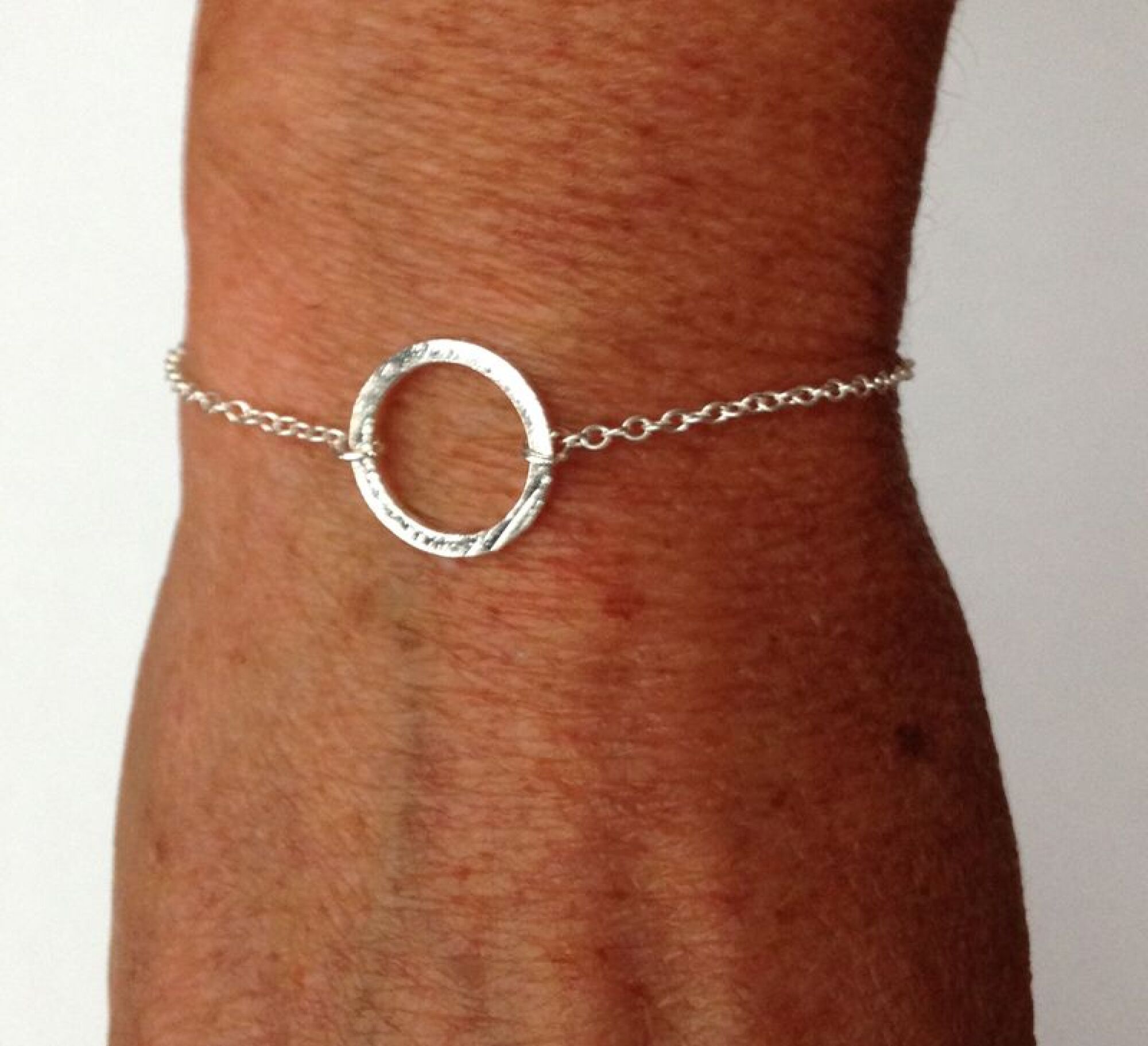 Bracelet argenté ou doré chainette et cercle