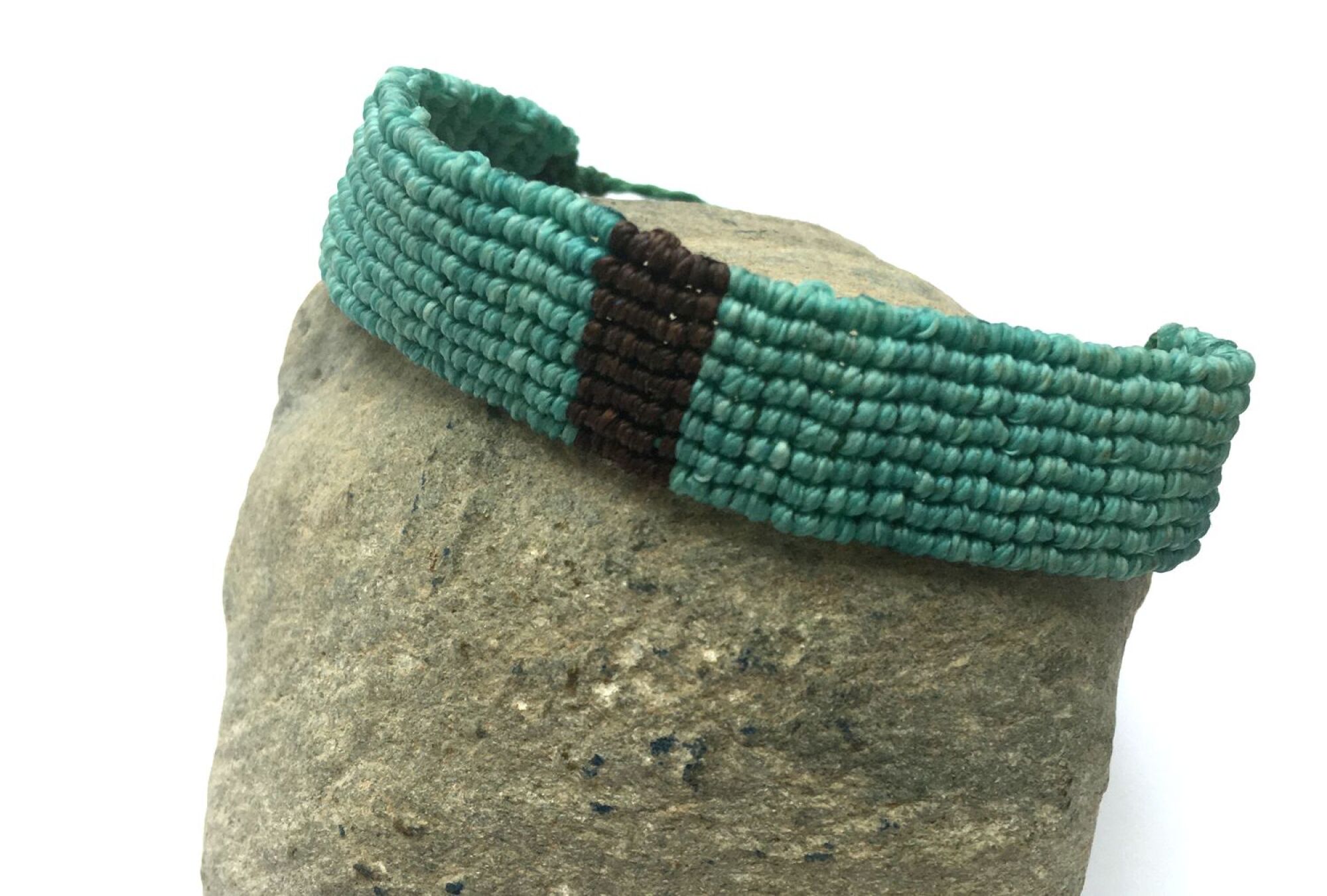 Bracelet tissé à la main, création artiste mexicaine