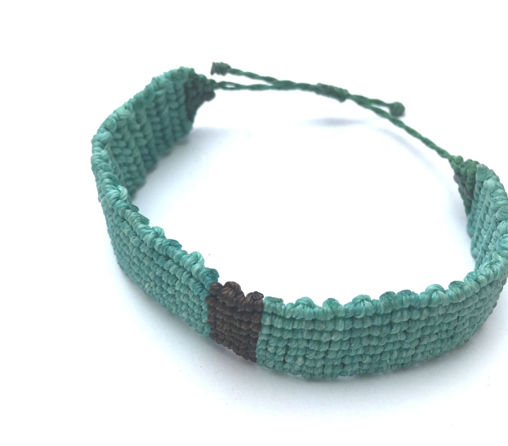 Bracelet tissé à la main, création artiste mexicaine