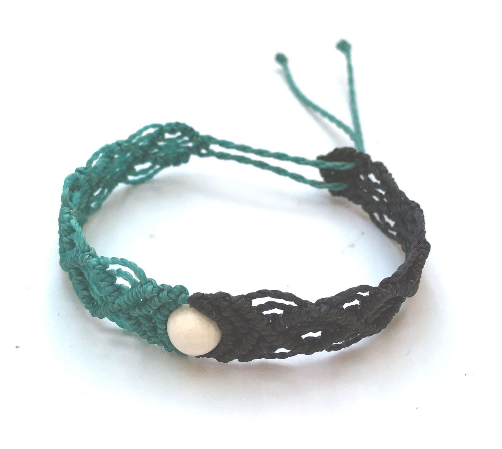 Bracelet tissé à la main modèle unique