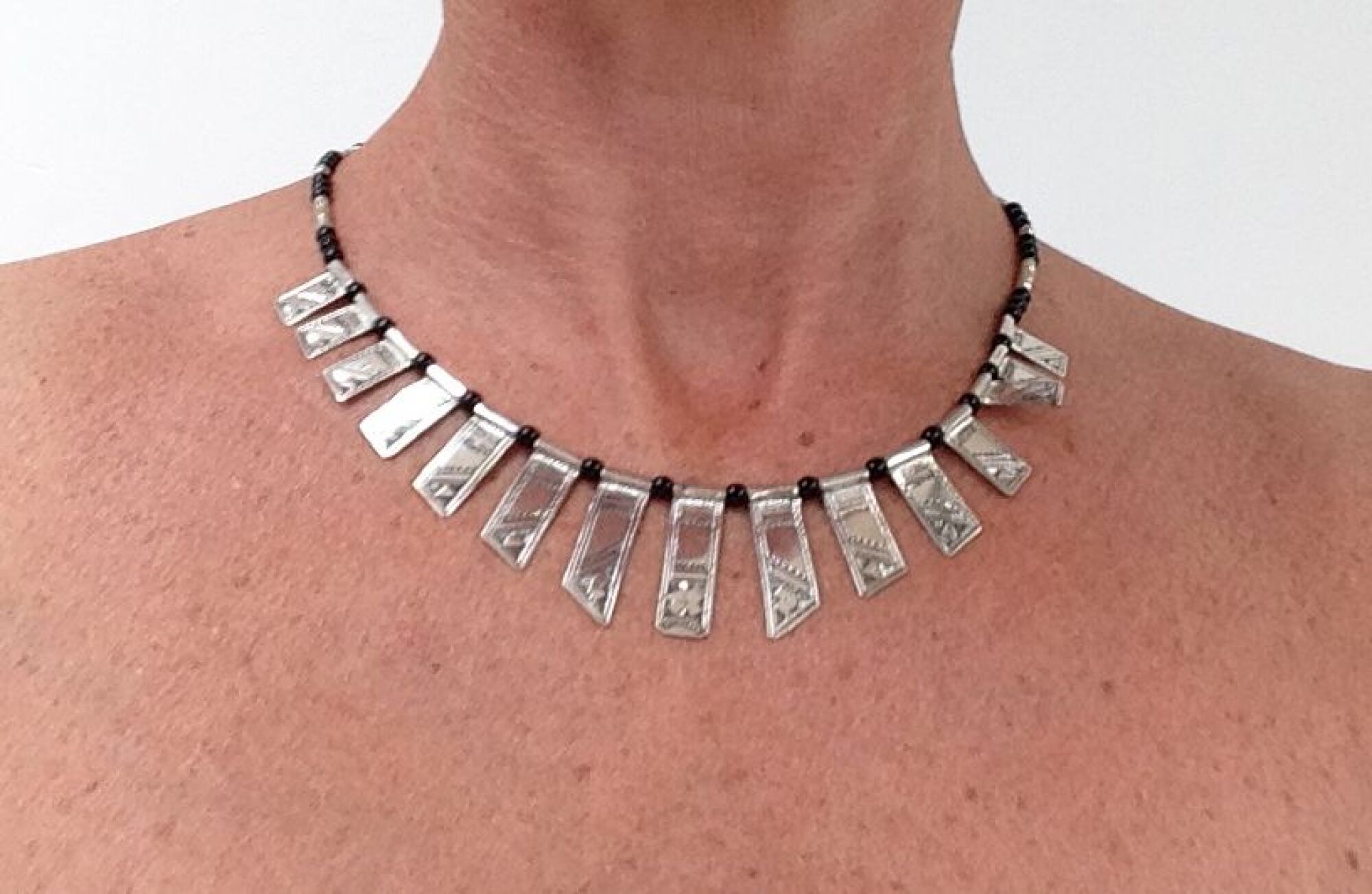 Collier court, traditionnel touareg porté dans les mariages,