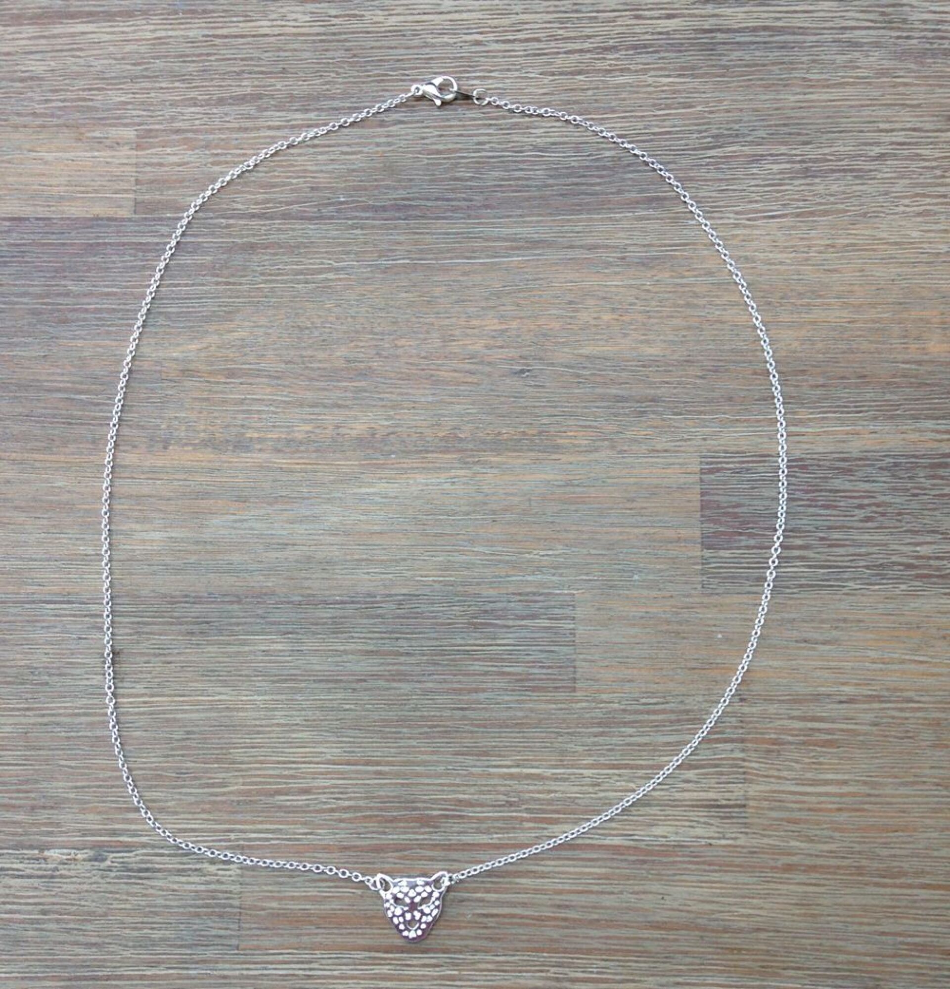 Collier fantaisie avec tête de jaguar