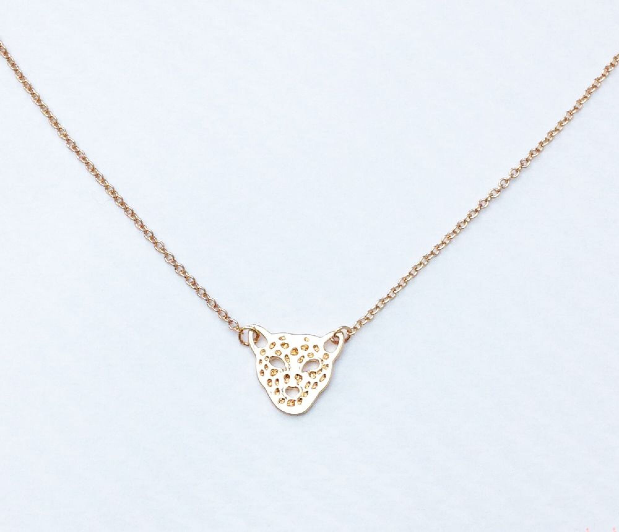 Collier fantaisie avec tête de jaguar