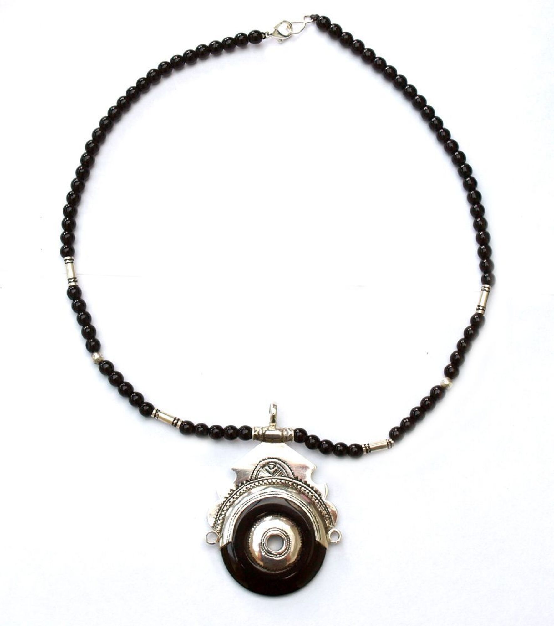 Collier touareg déesse agate noire artisanat afrique