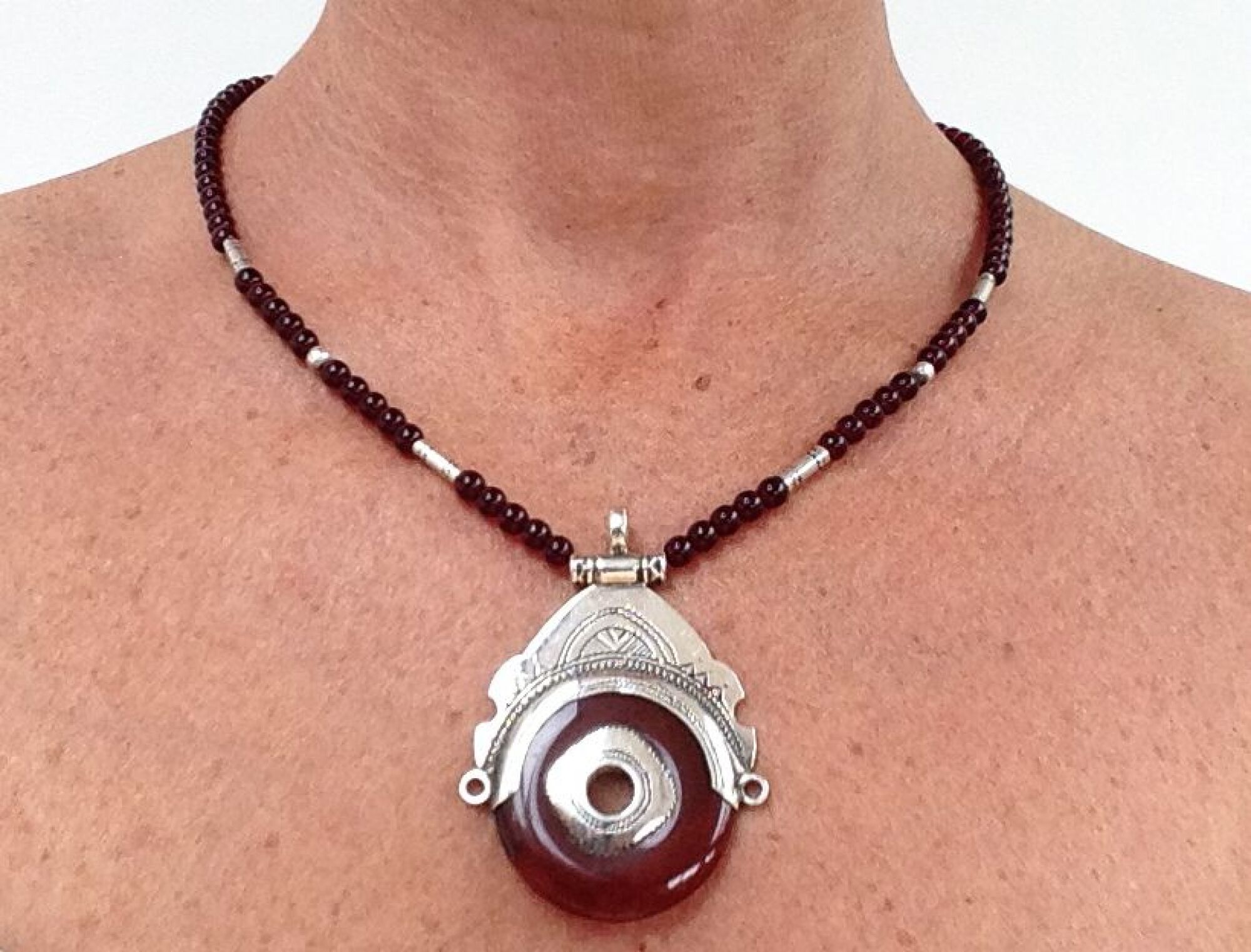 Collier touareg déesse rouge artisanat berbère