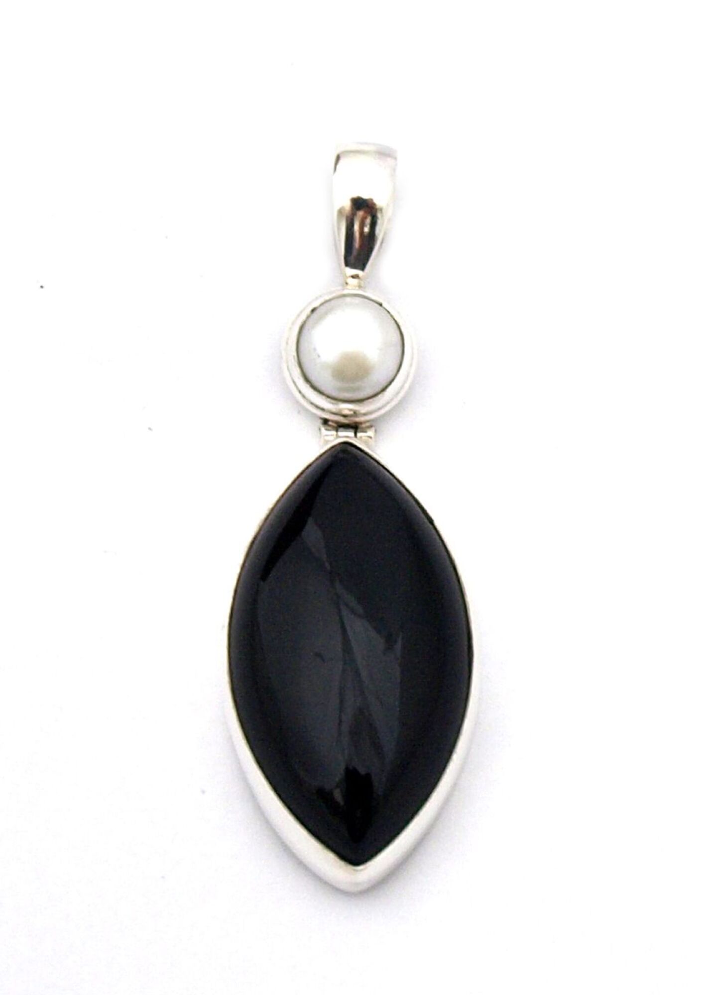 Pendentif agate noire  et nacre