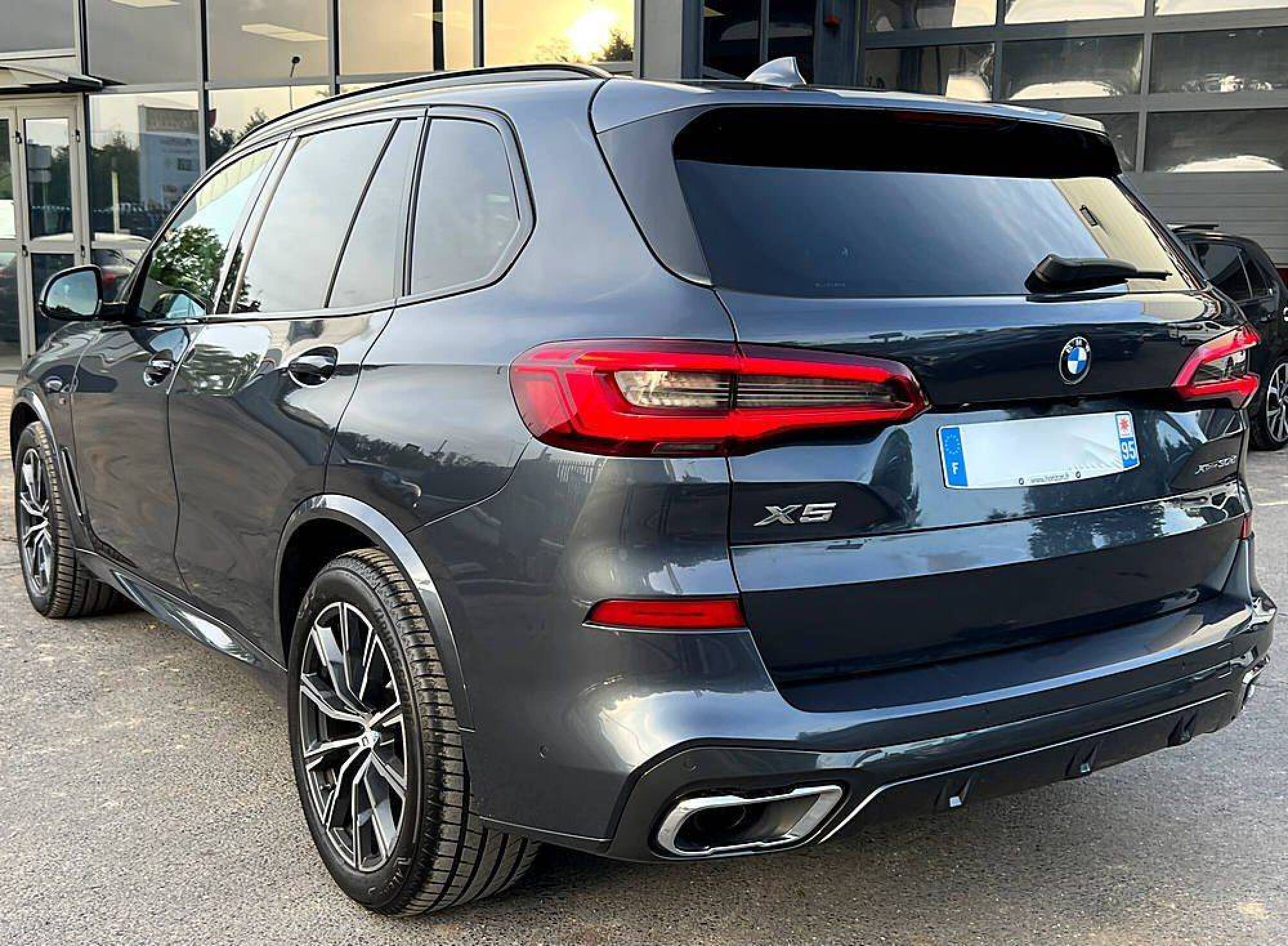 BMW X5 Sport avec toit ouvrant et attelage