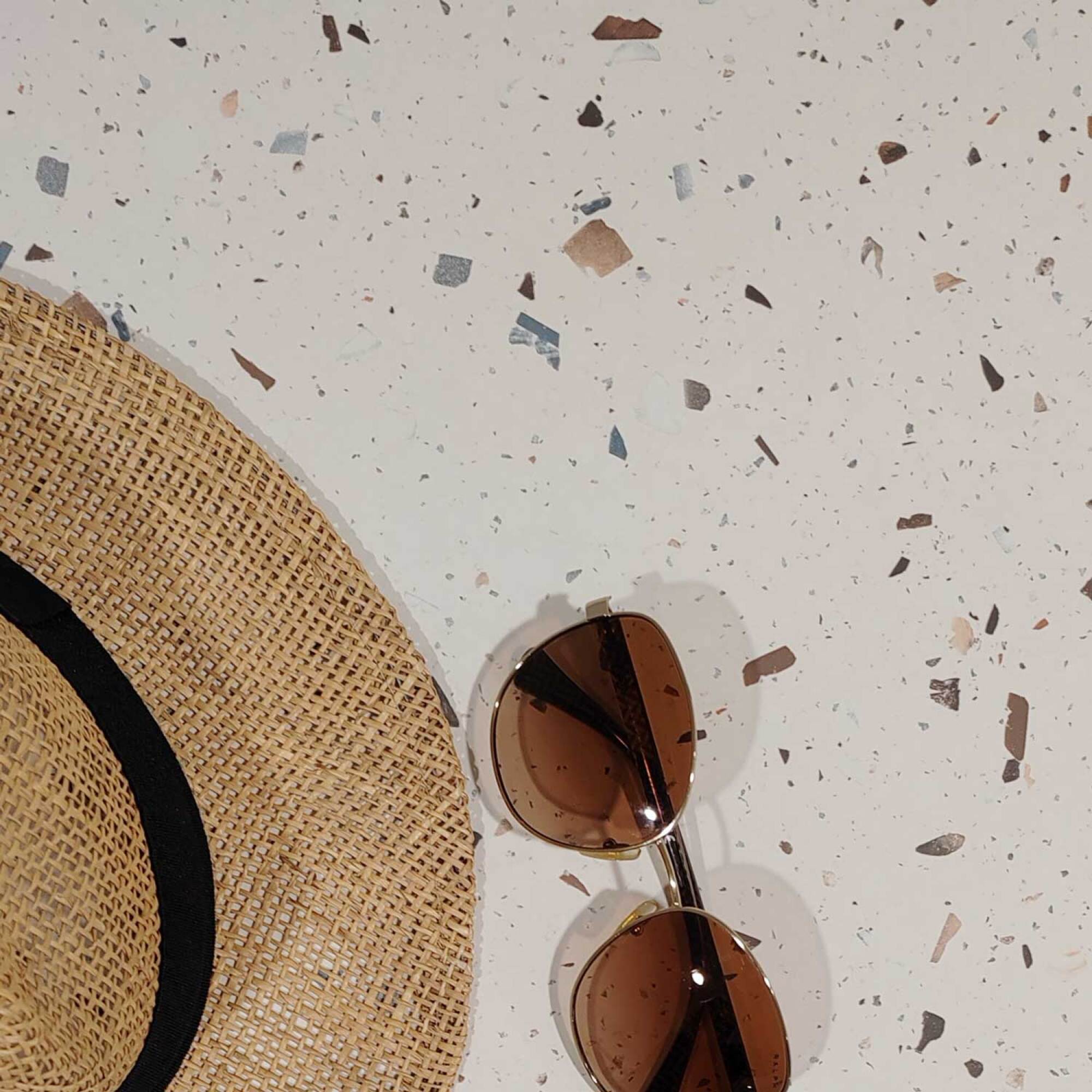 Lot de 1 table pliable terrazzo + 2 chaises pour terrasse