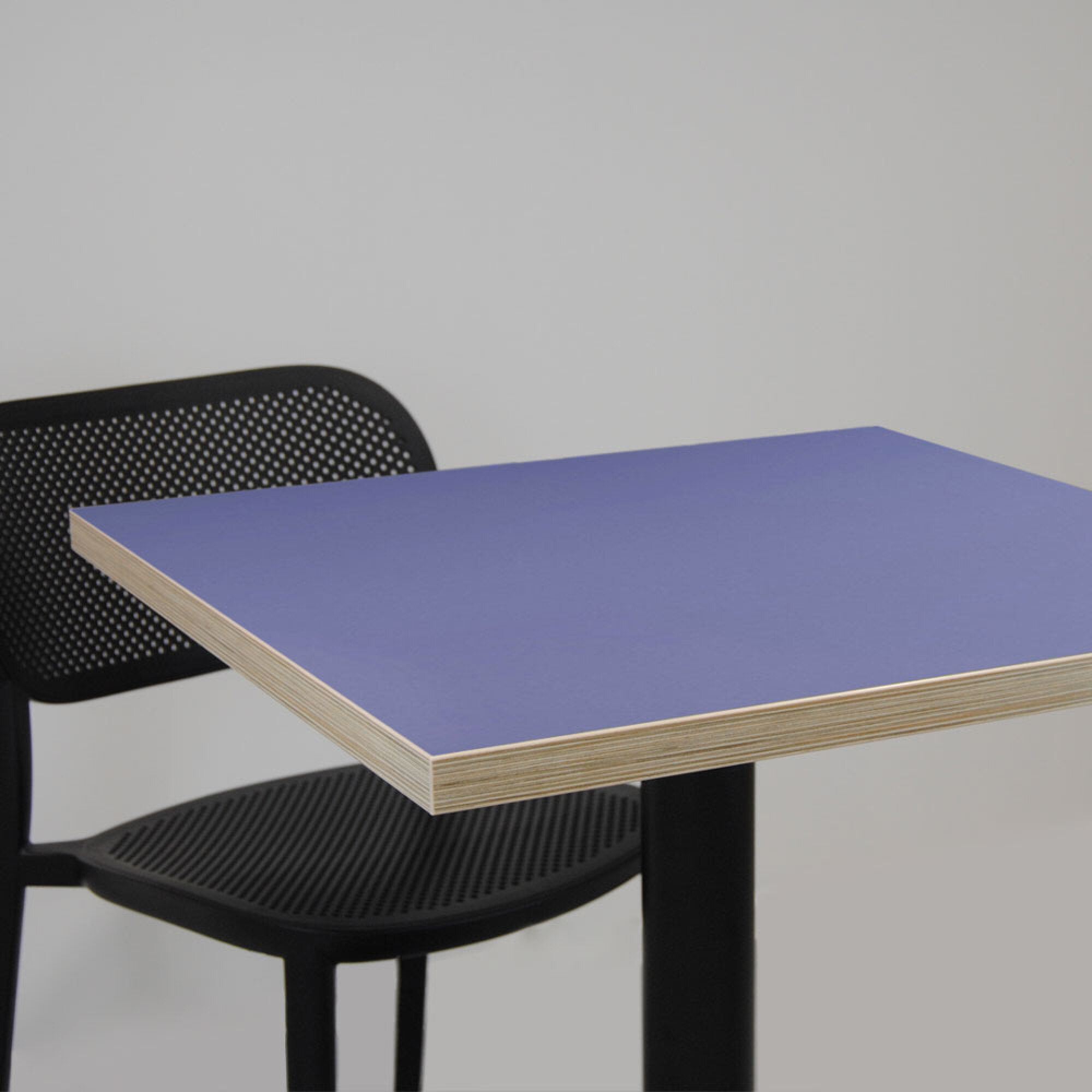 Mange-debout 60x60cm - modèle Bazila bleu note chants bois