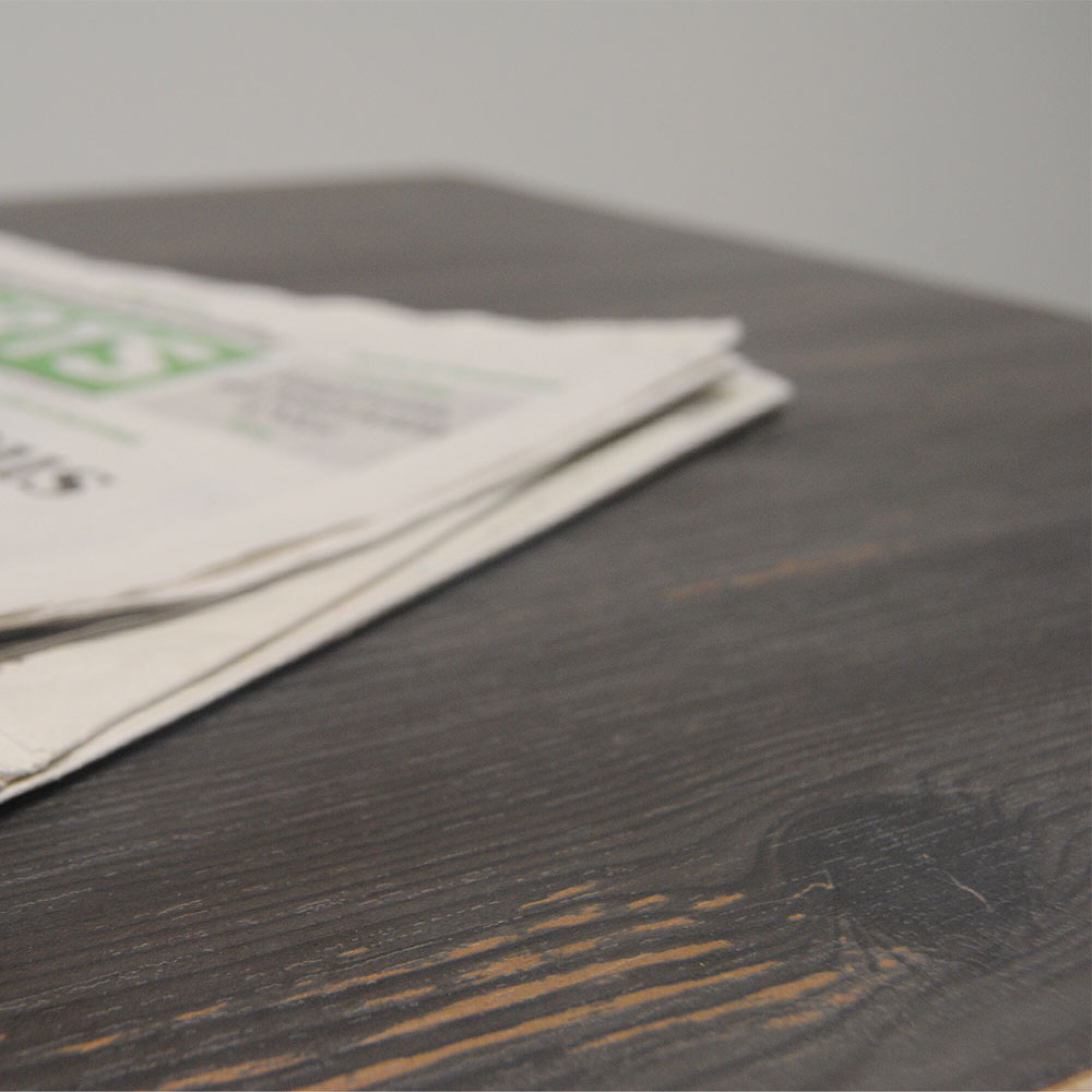 Mange-debout 60x60cm - modèle Dina pin ancien