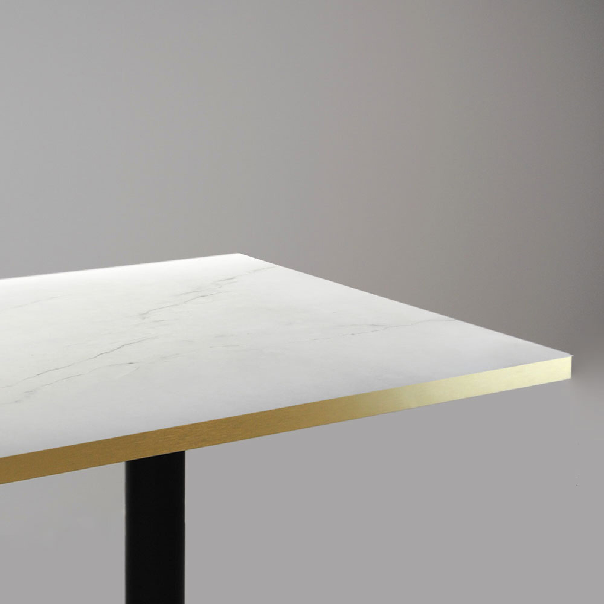 Mange-debout 60x60cm - modèle Milan marbre paros chants laiton