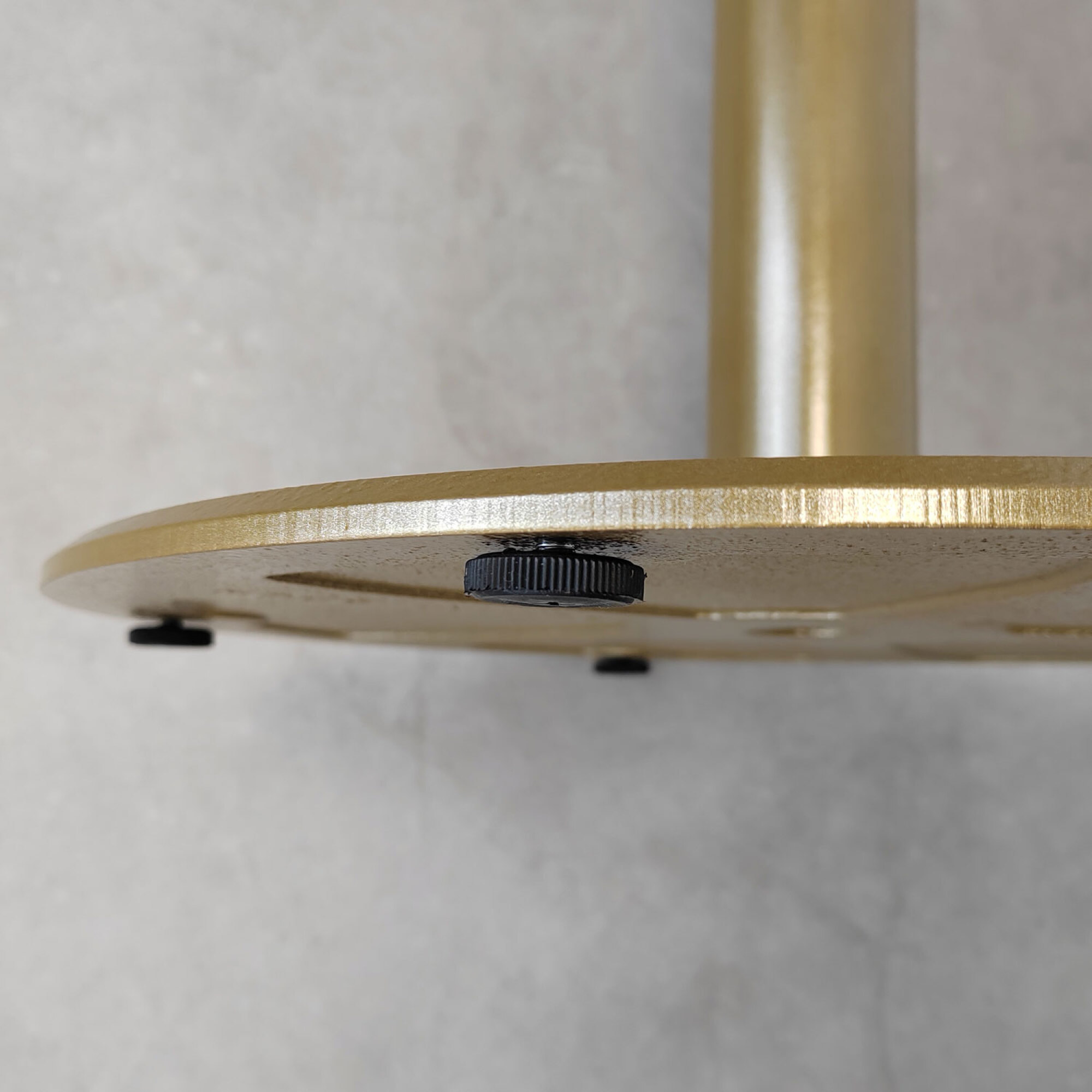 Piétement modèle Rome doré métal XL pour tables jusqu'à Ø130cm