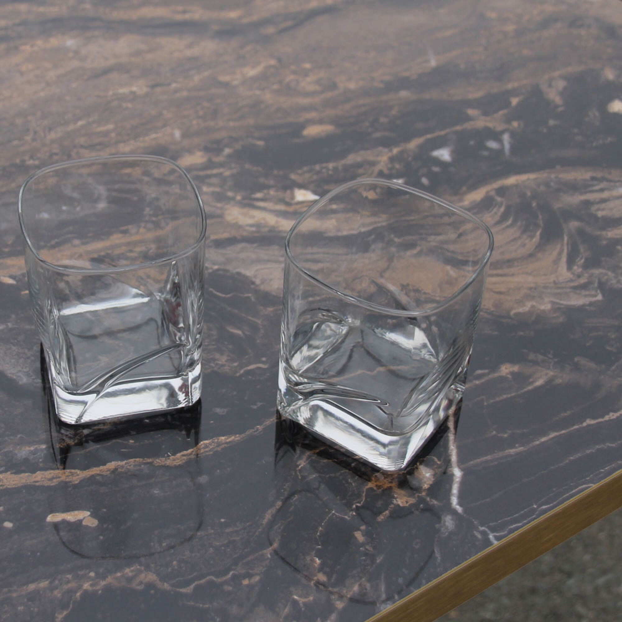 Plateau 110x70 decor marbre capuccino chants laiton