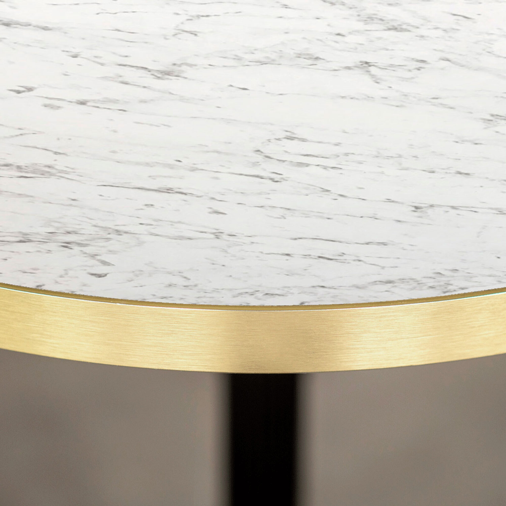 Plateau Ø70 decor marbre calacata chants laiton