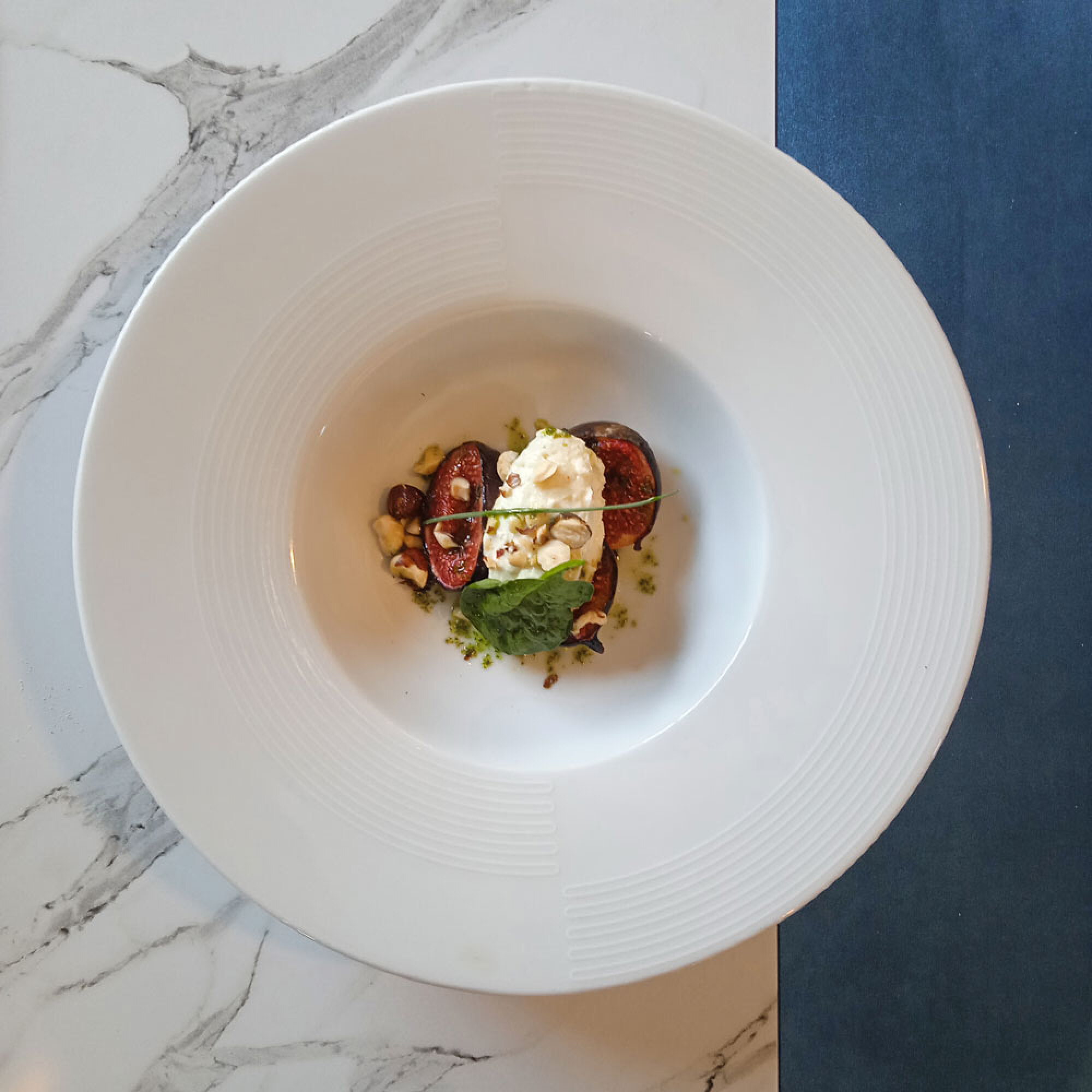 Table 160x80cm - modèle Bazila marbre blanc