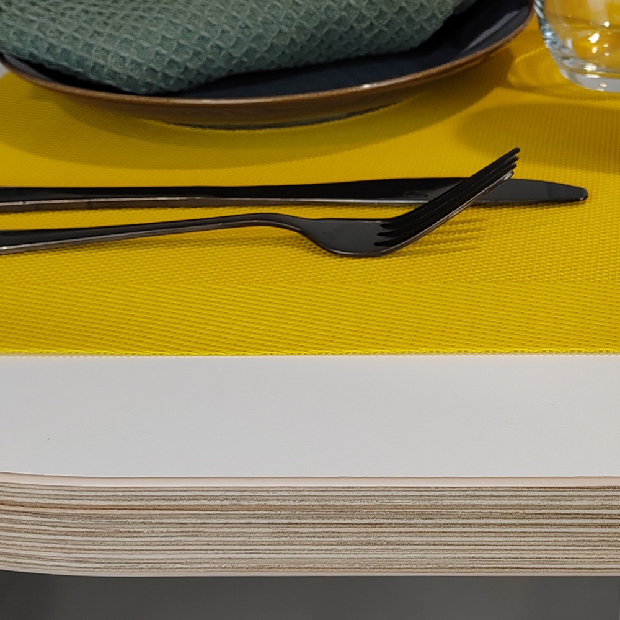 Table 70x70cm - modèle Bazila blanc chants bois