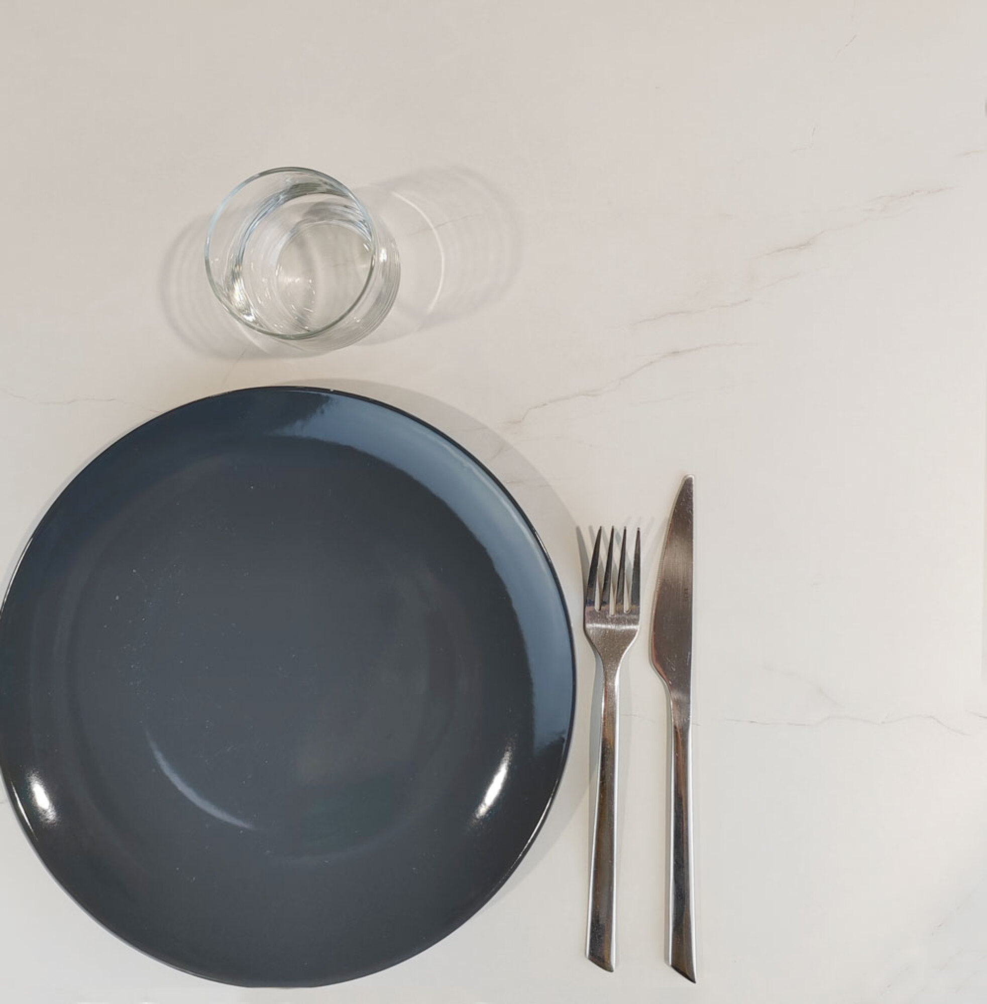 Table 70x70cm - modèle Milan marbre paros