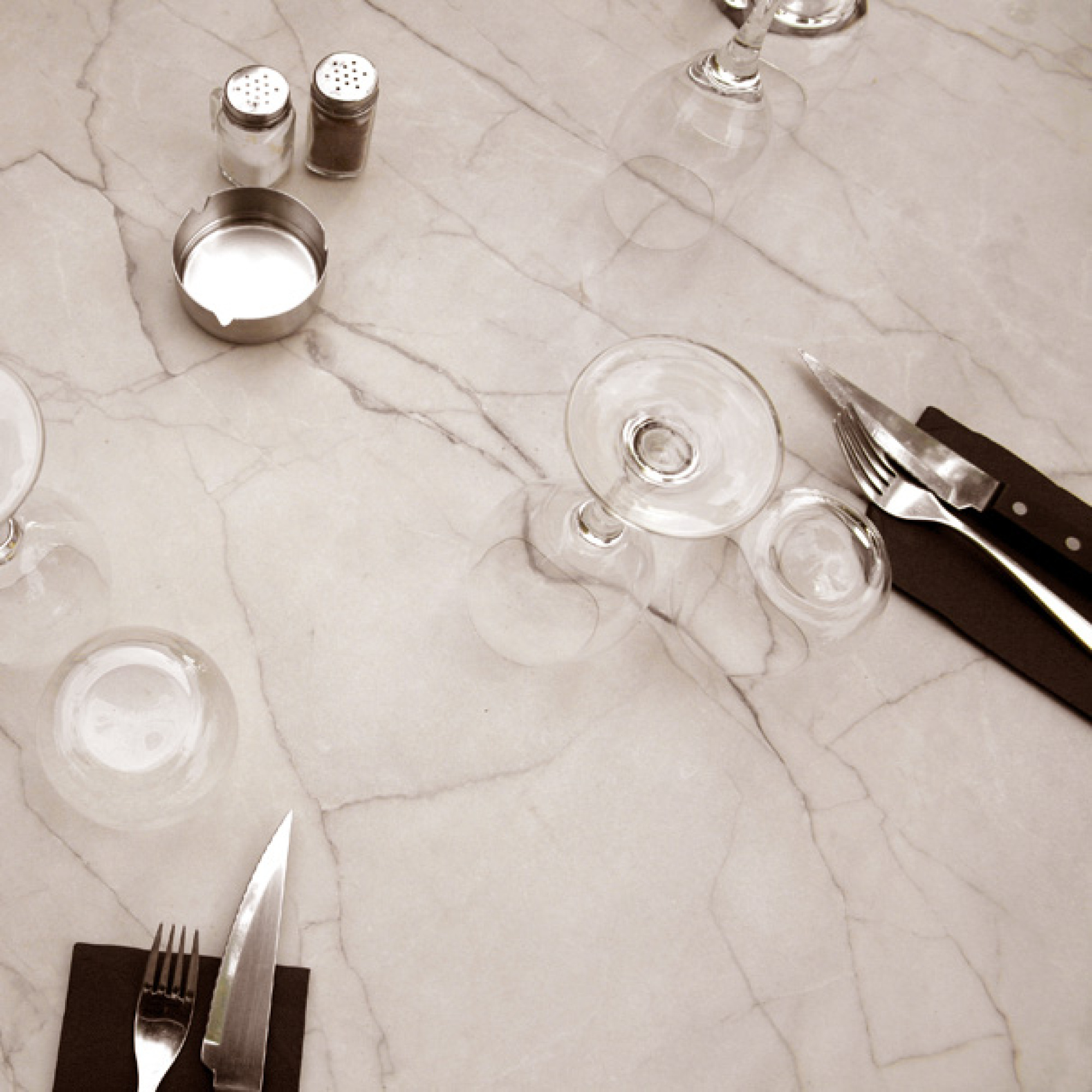 Table 70x70cm - modèle Rome marbre yule