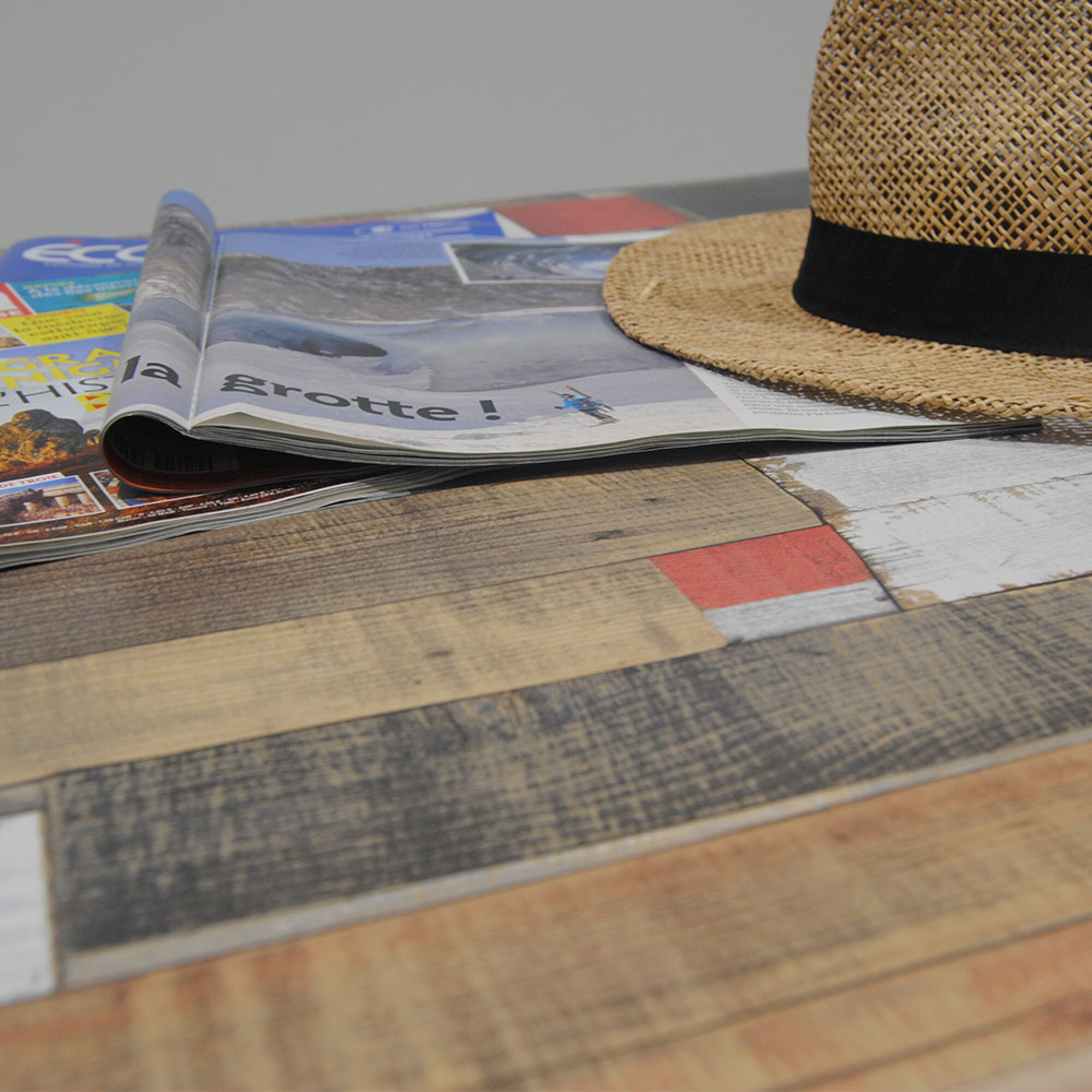 Table 90x90cm - modèle Bazila bois redden wood