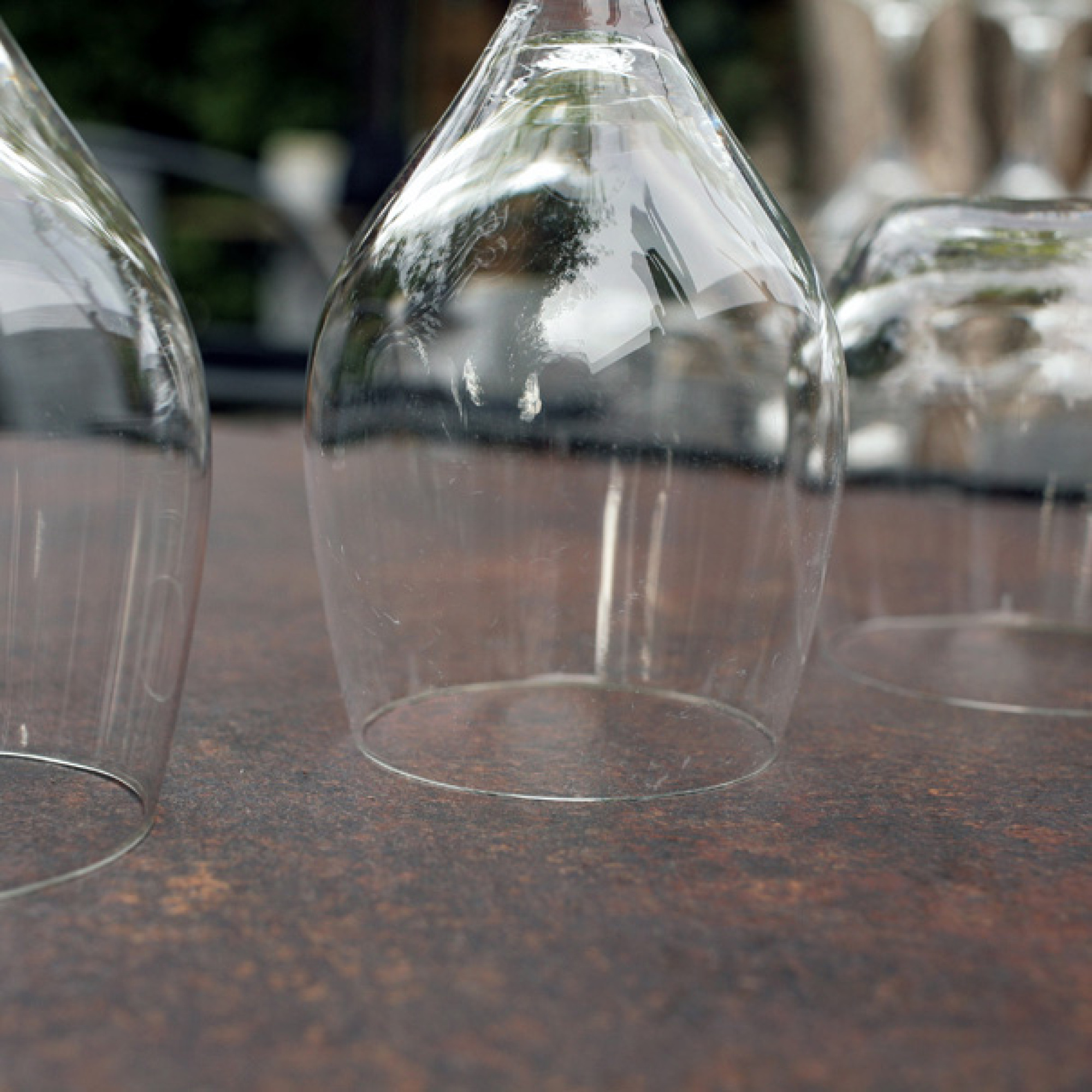 Table 90x90cm - modèle Bazila rouille roc