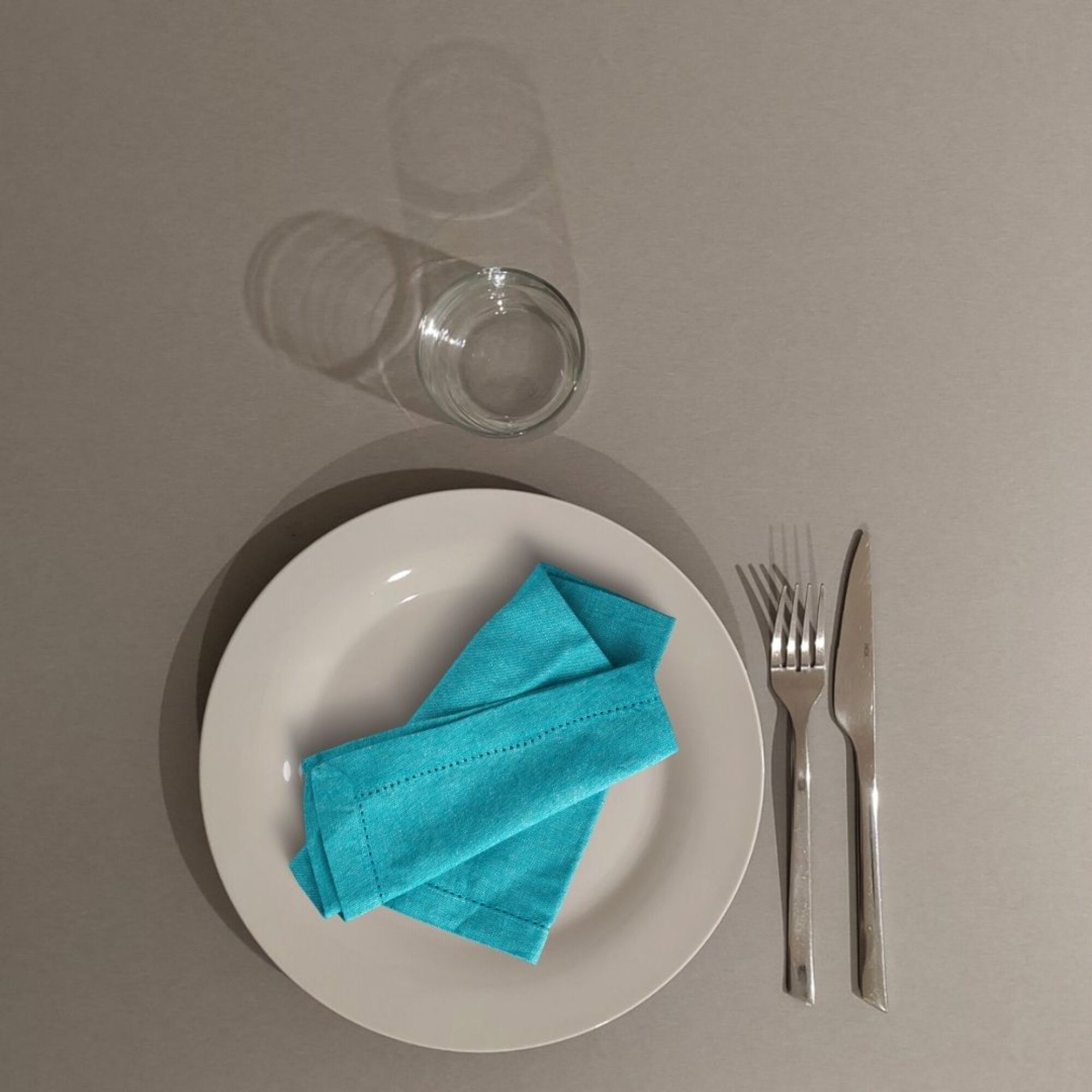 Table h90cm, pliable pour terrasse en Compact HPL décor gris métal 70x70