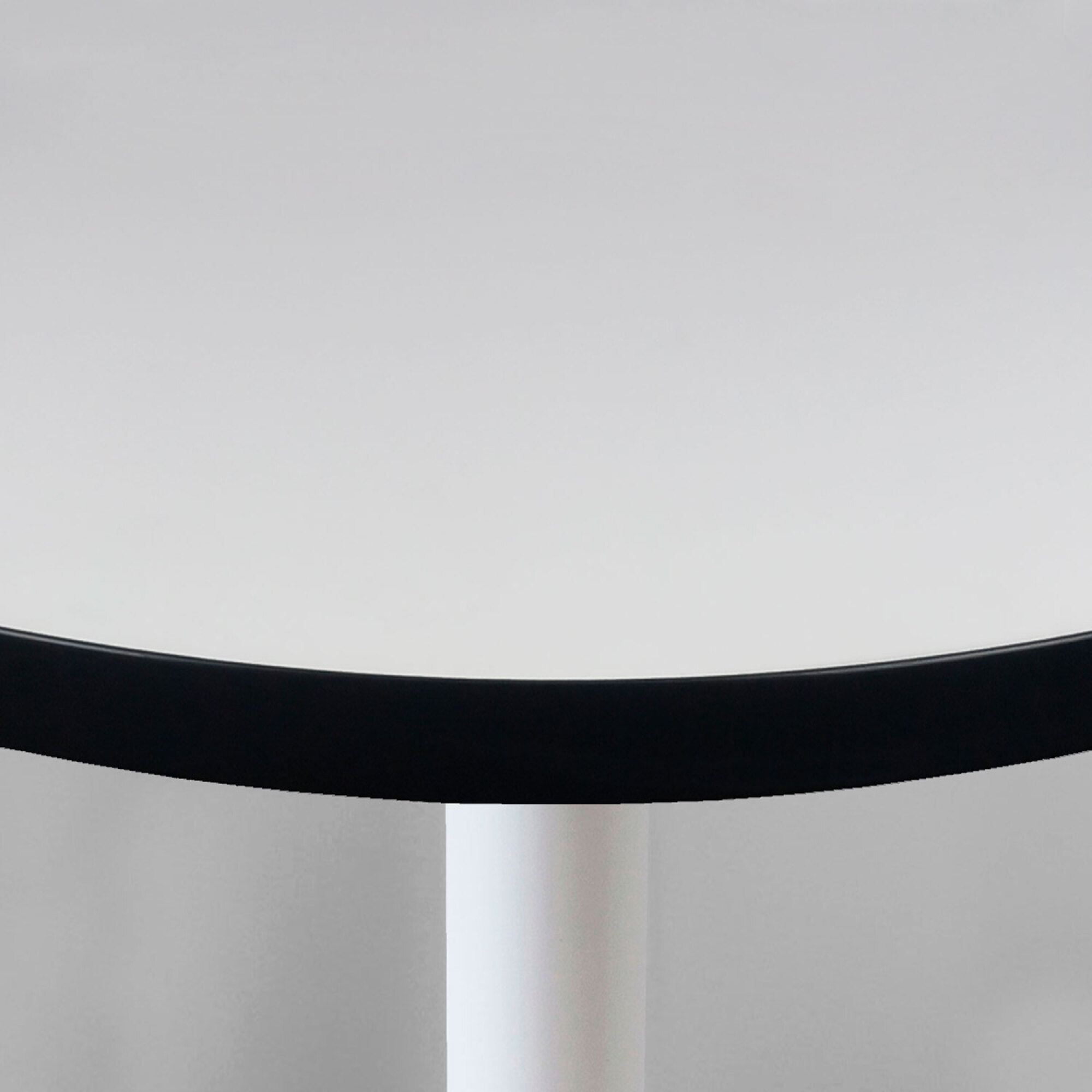 Table Ø70cm - modèle Round pied blanc blanc chants noir
