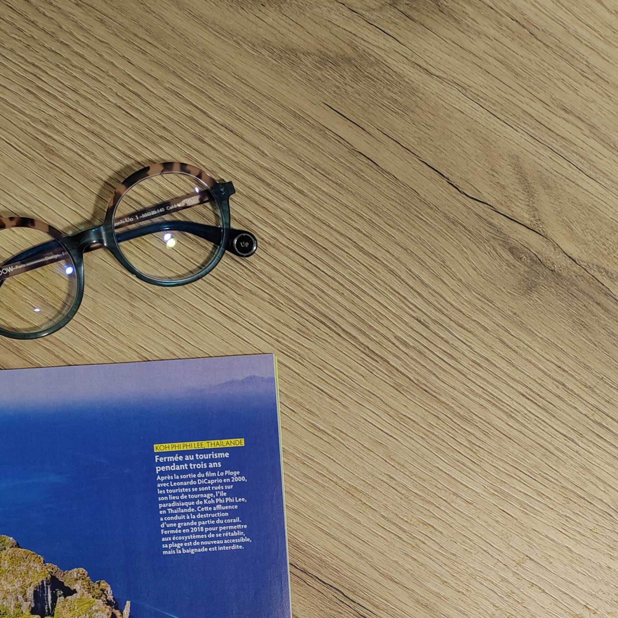 Table pliable pour terrasse en Compact HPL décor bois chene 70x70