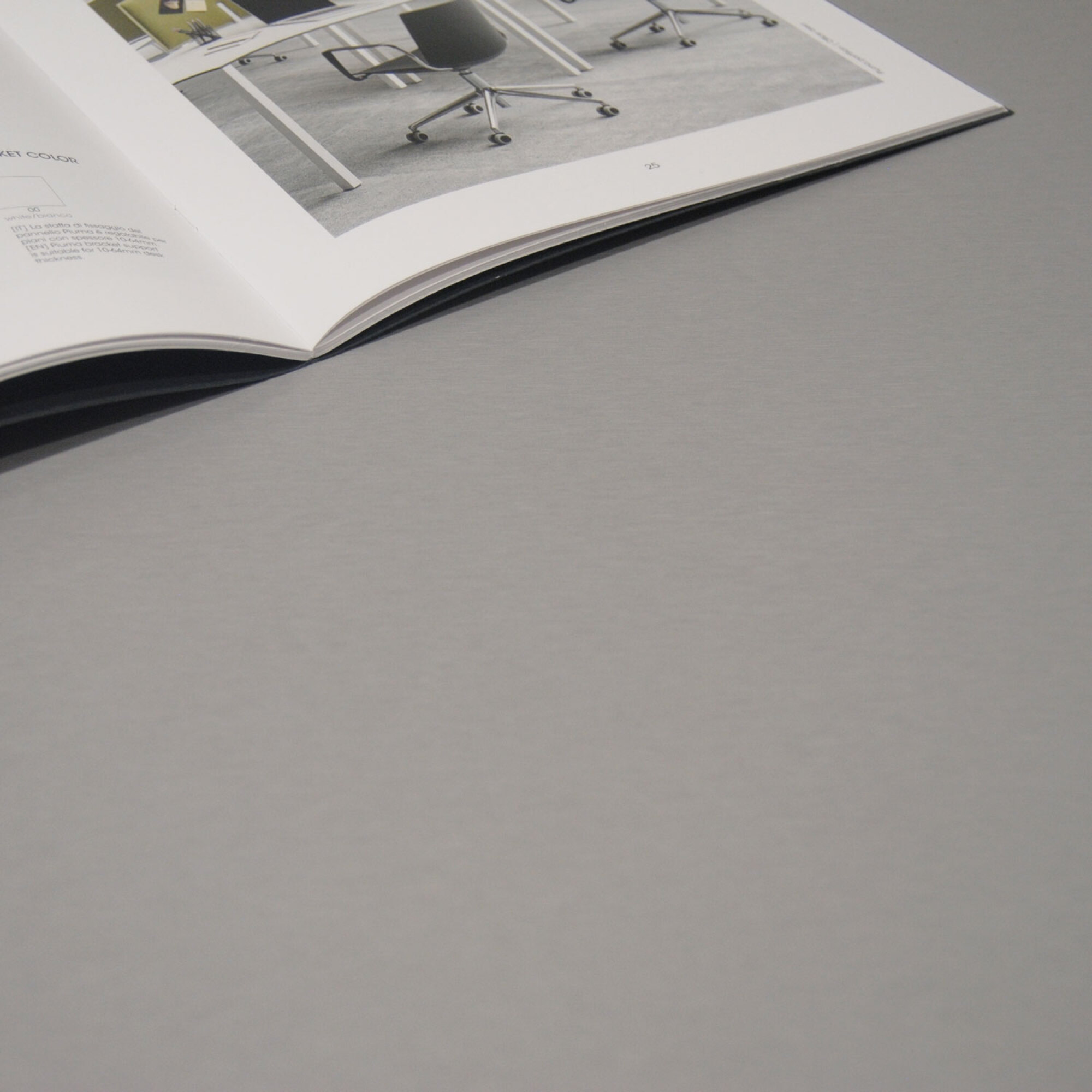 Table pliable pour terrasse en Compact HPL décor gris métal 70x70