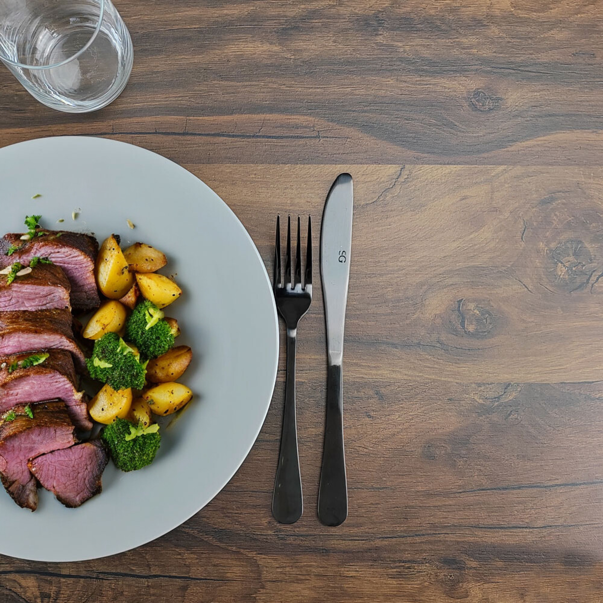 Table ronde Ø80cm - modèle Bazila chêne hunton