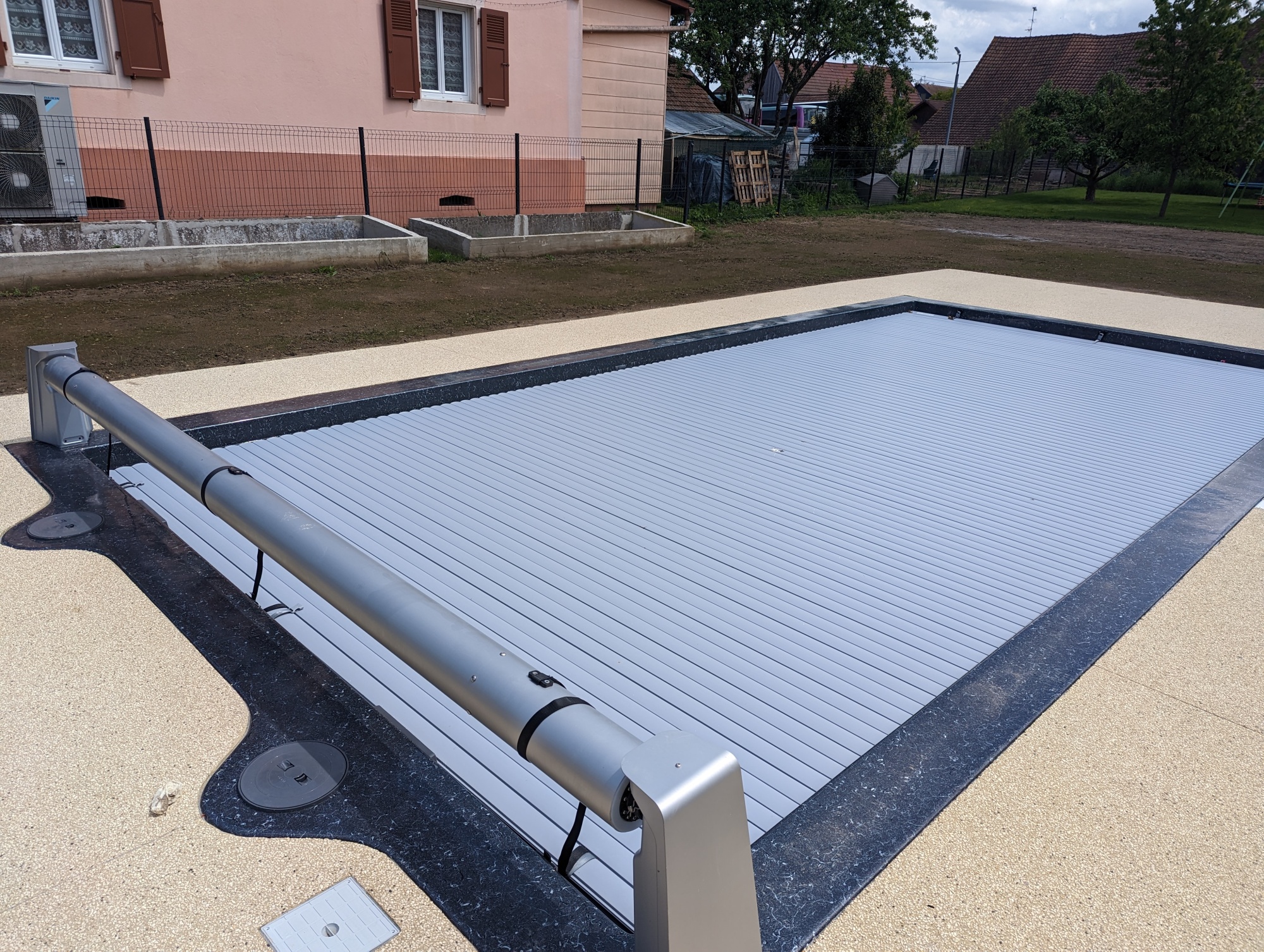 Installation piscine coque complète (coque, canalisations, filtration, chauffage)