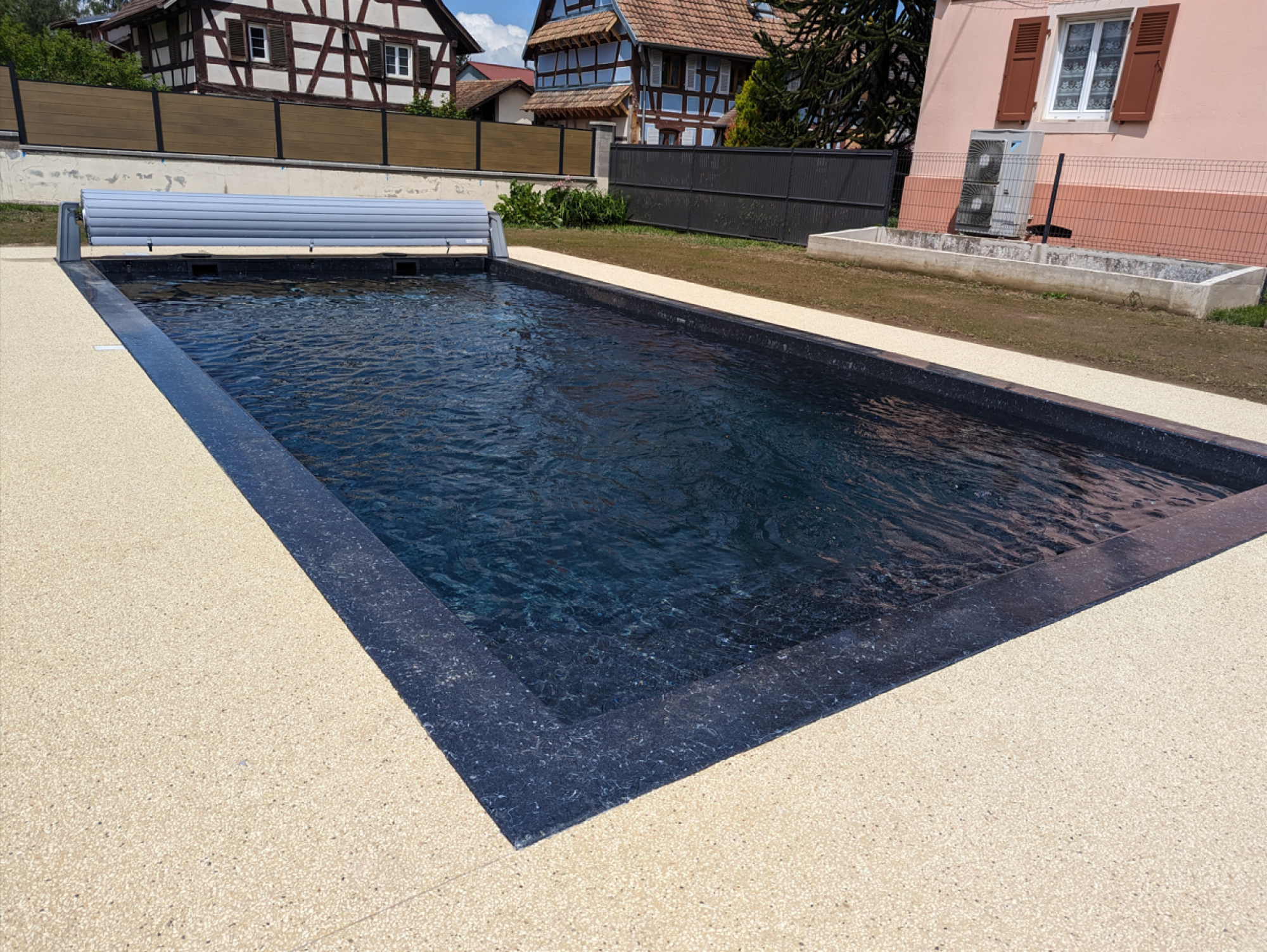 Installation piscine coque complète (coque, canalisations, filtration, chauffage)