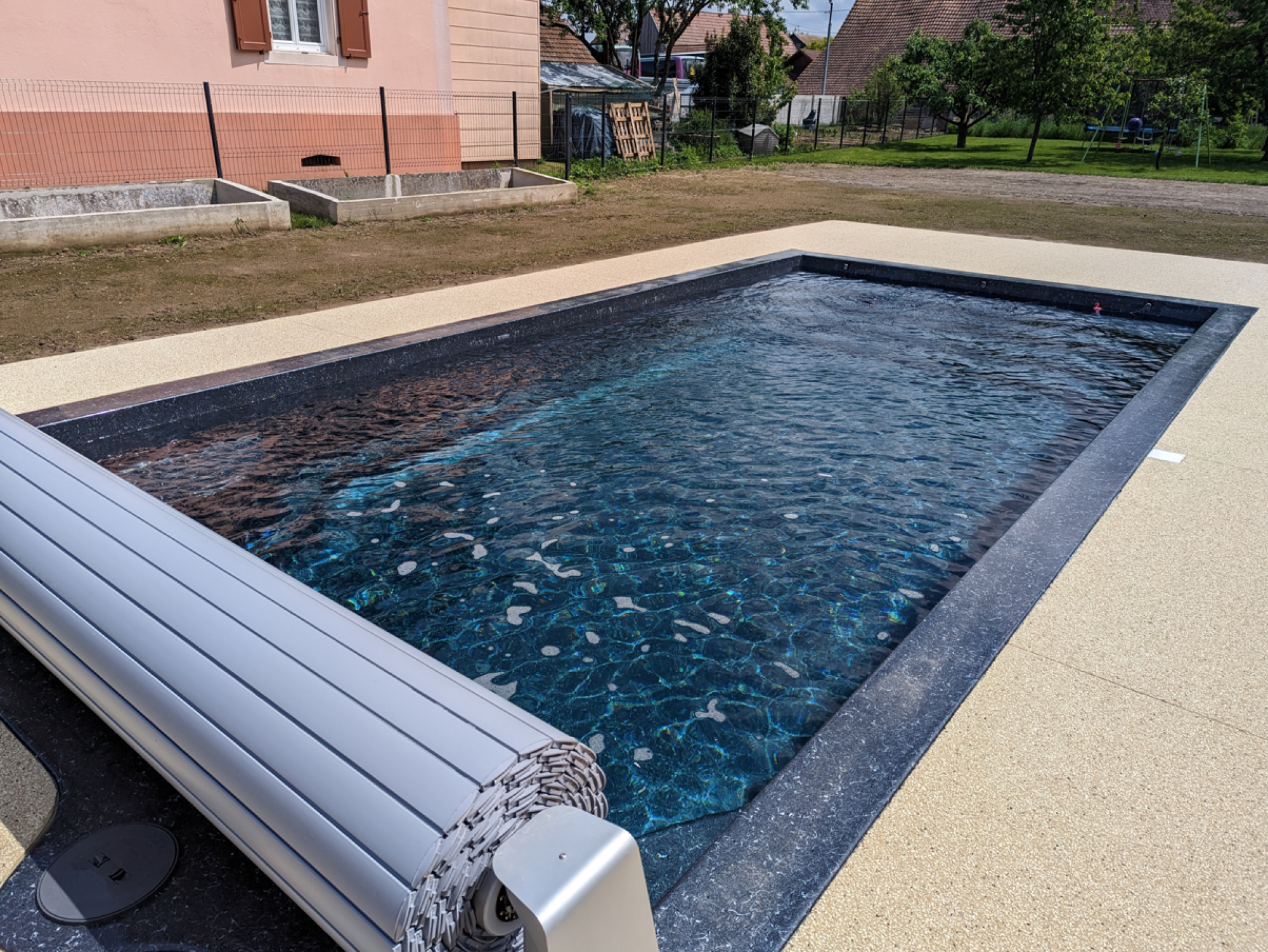 Installation piscine coque complète (coque, canalisations, filtration, chauffage)