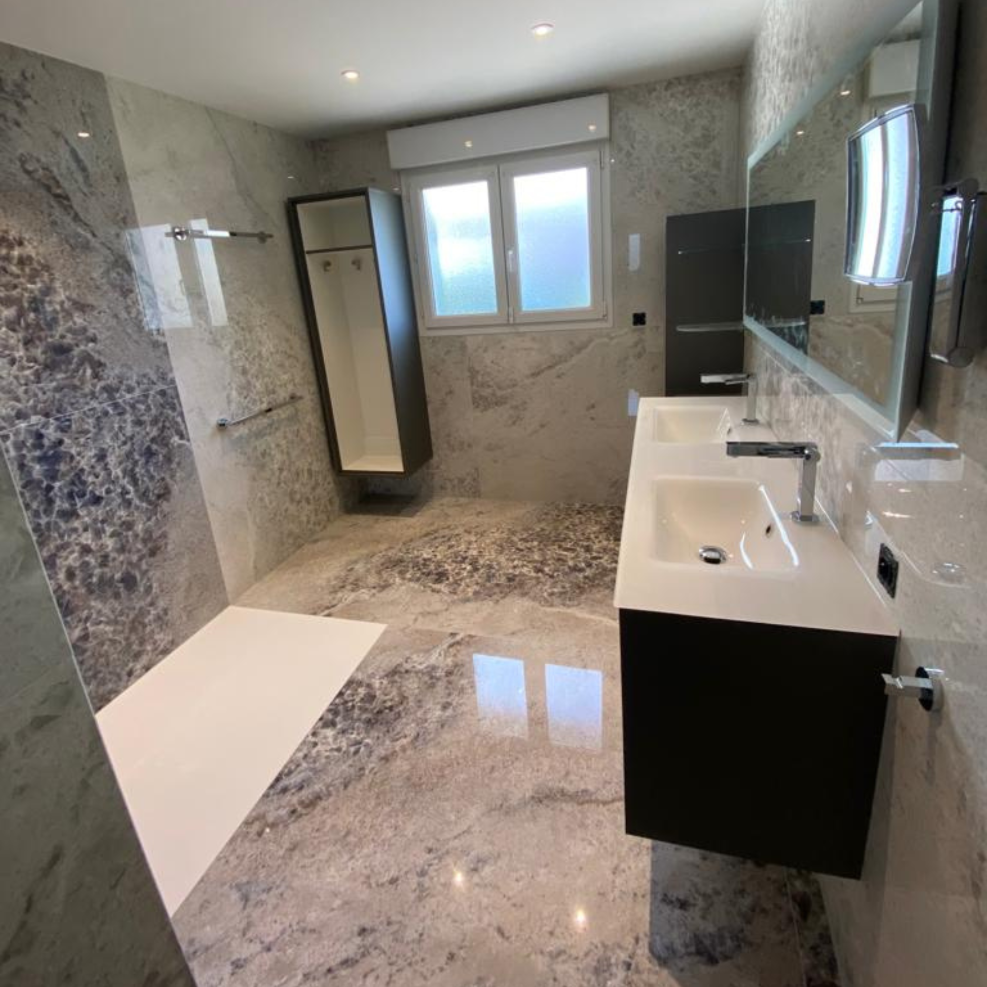 Pose de carrelage salle de bain