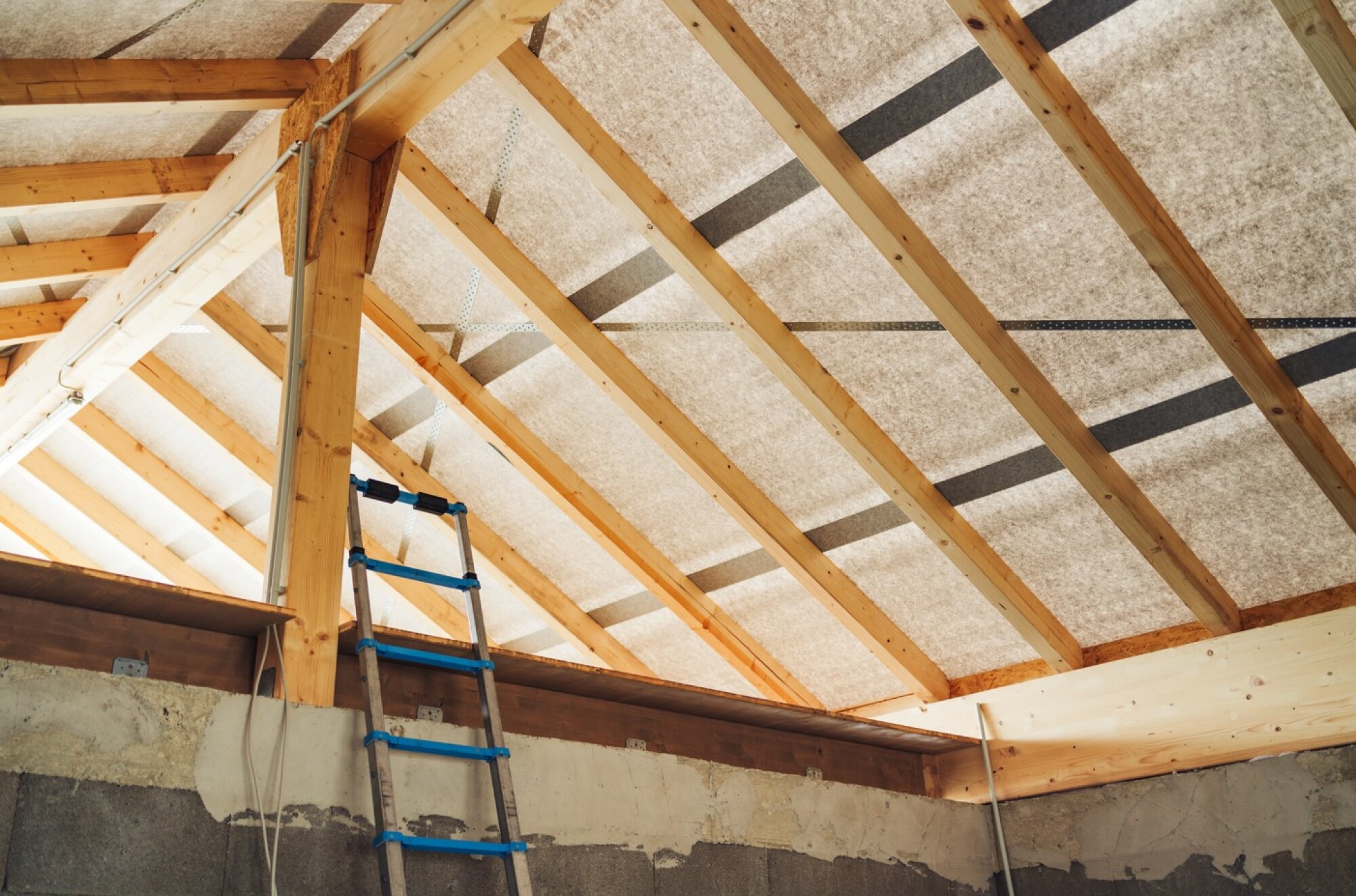 Pose d'un écran sous toiture