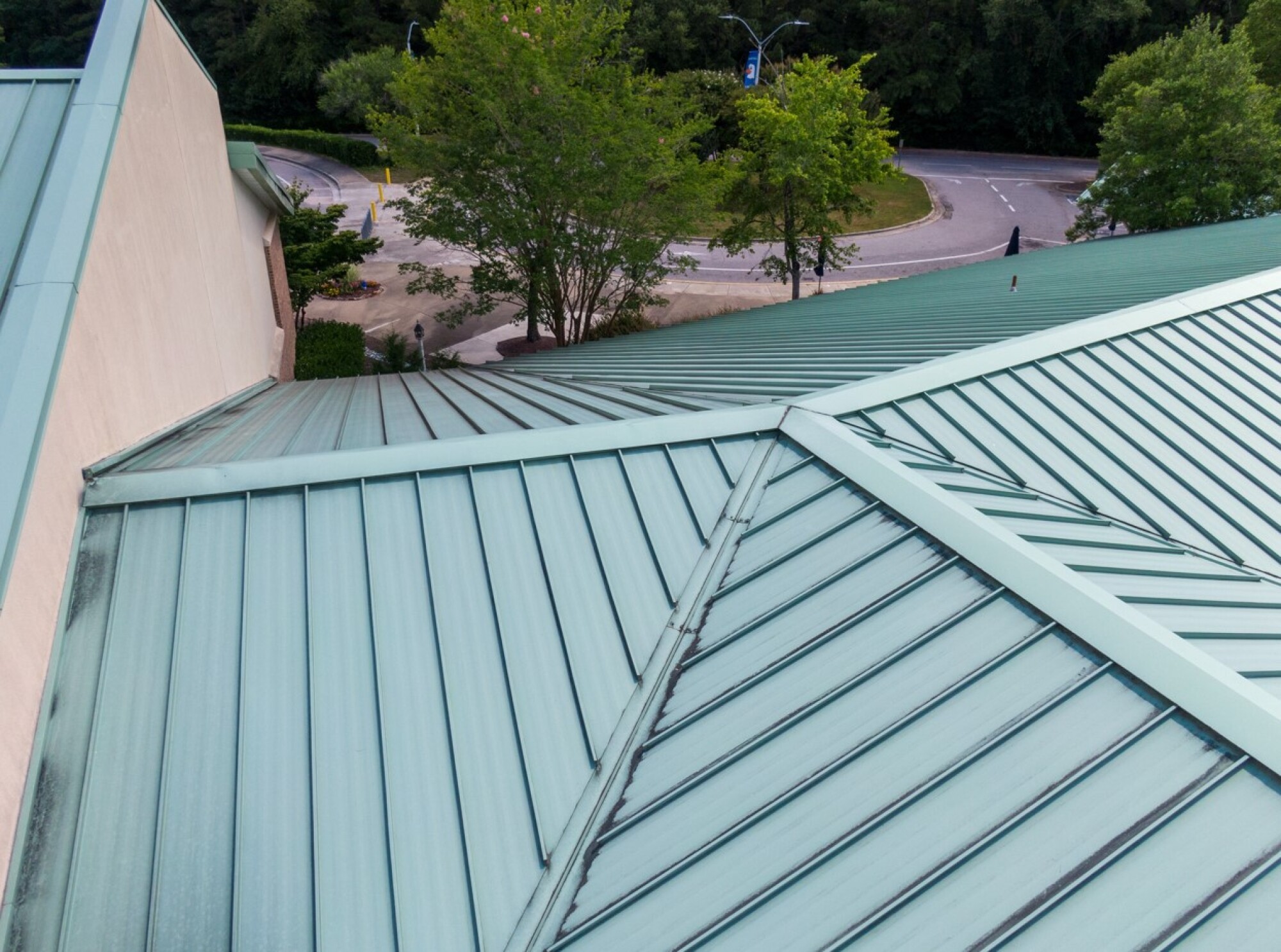 Pose d'une bande de noue