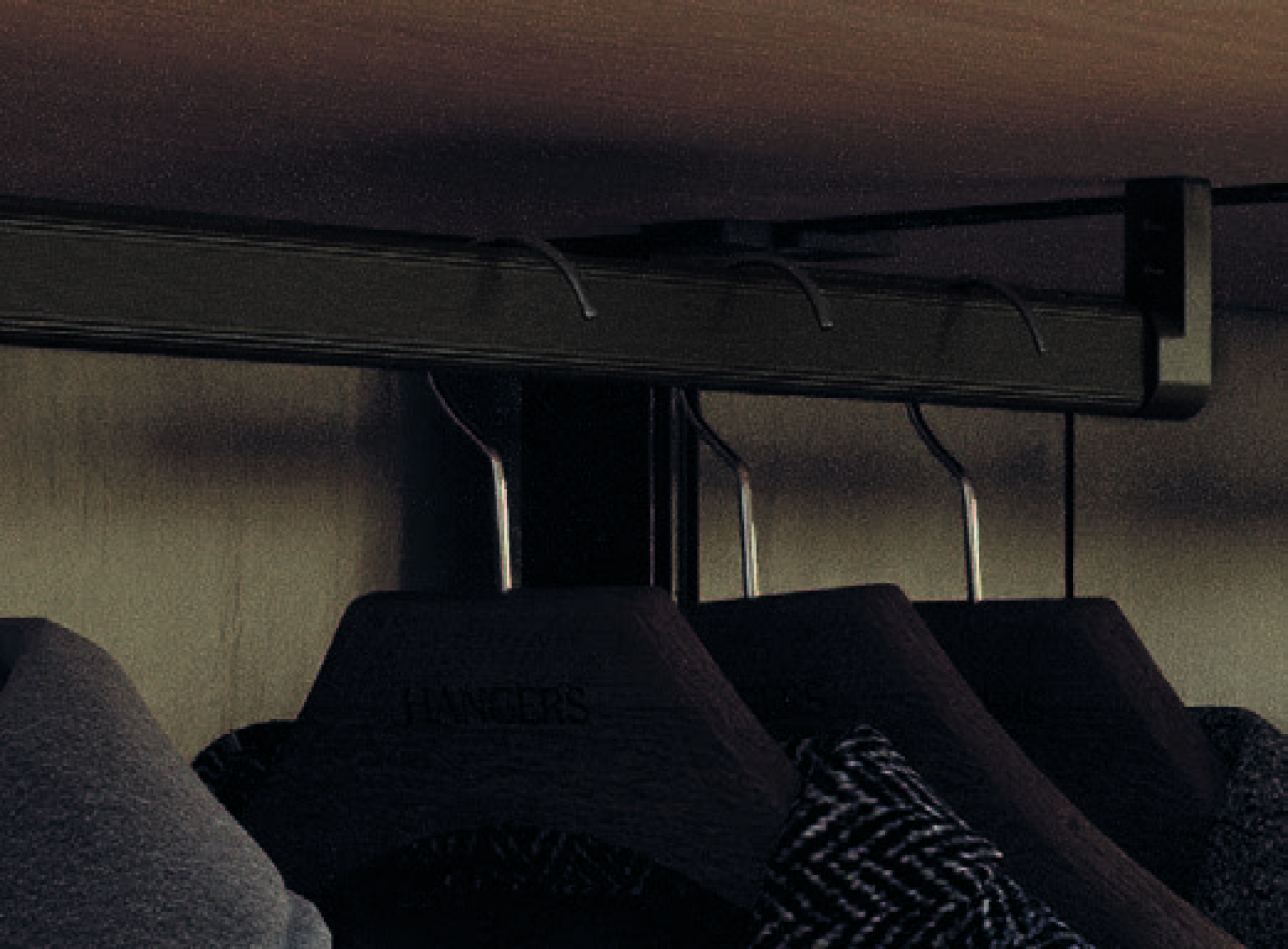 Barre penderie noire