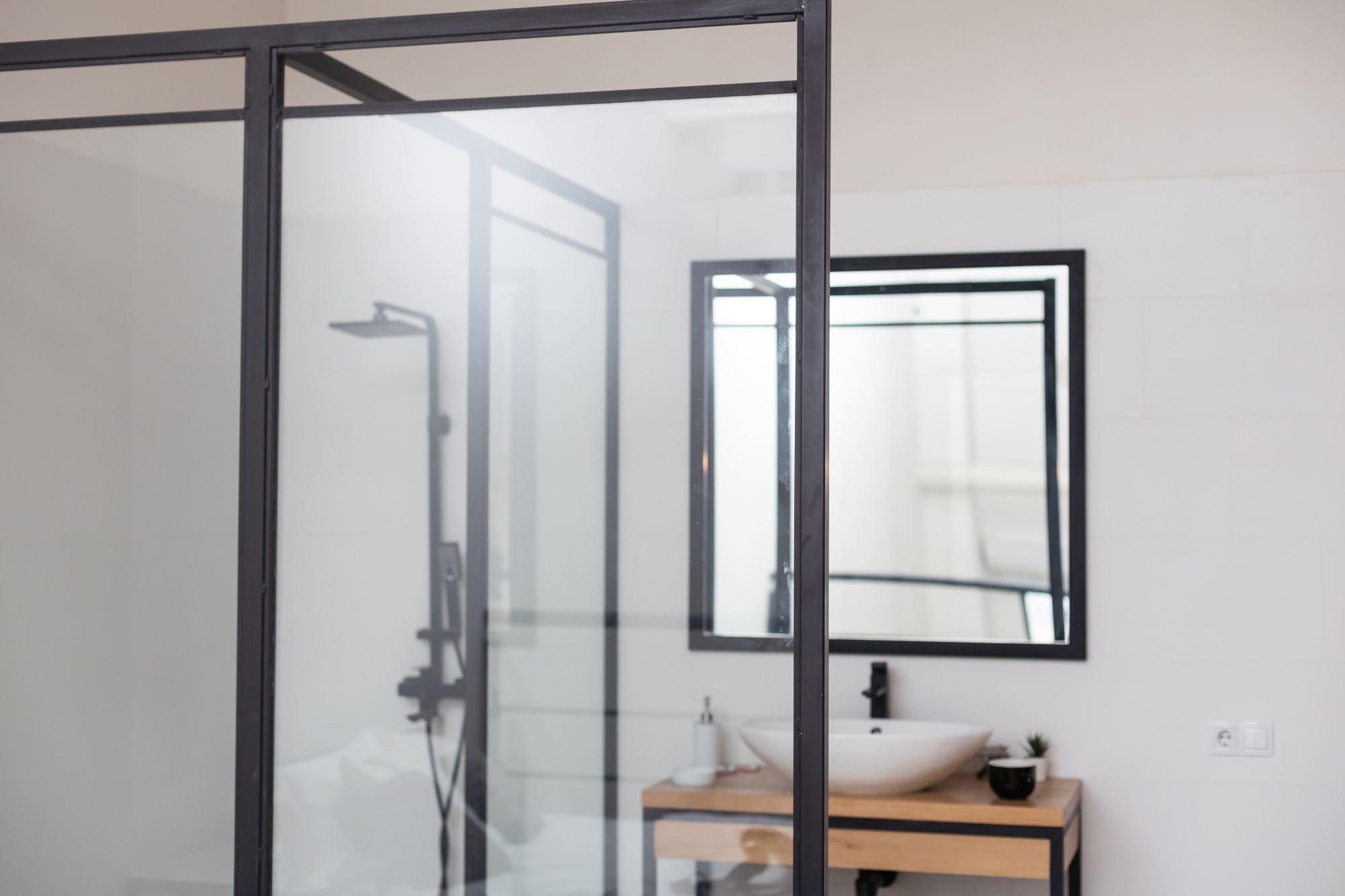 Installation d'une paroi de douche Jacob Delafon