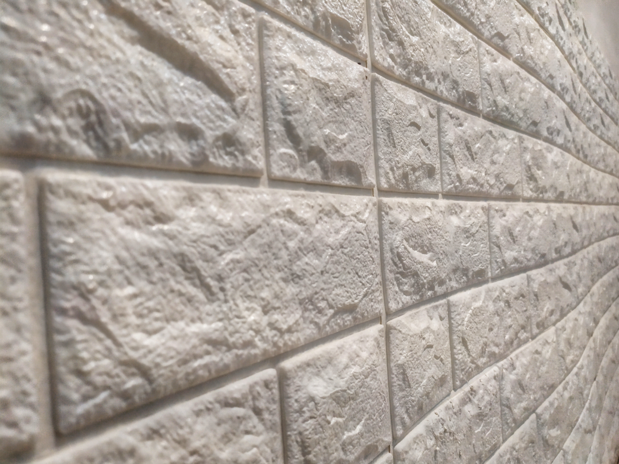 Pose de papier peint texturé