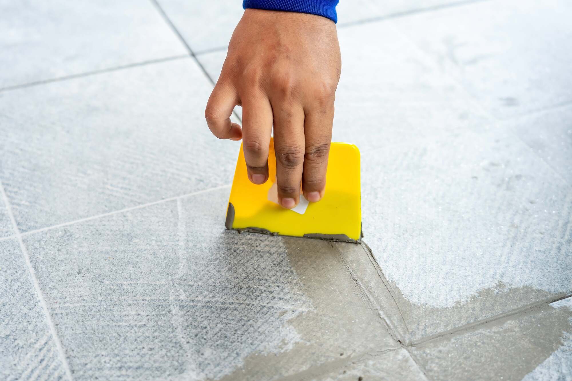 Application de joints carrelage