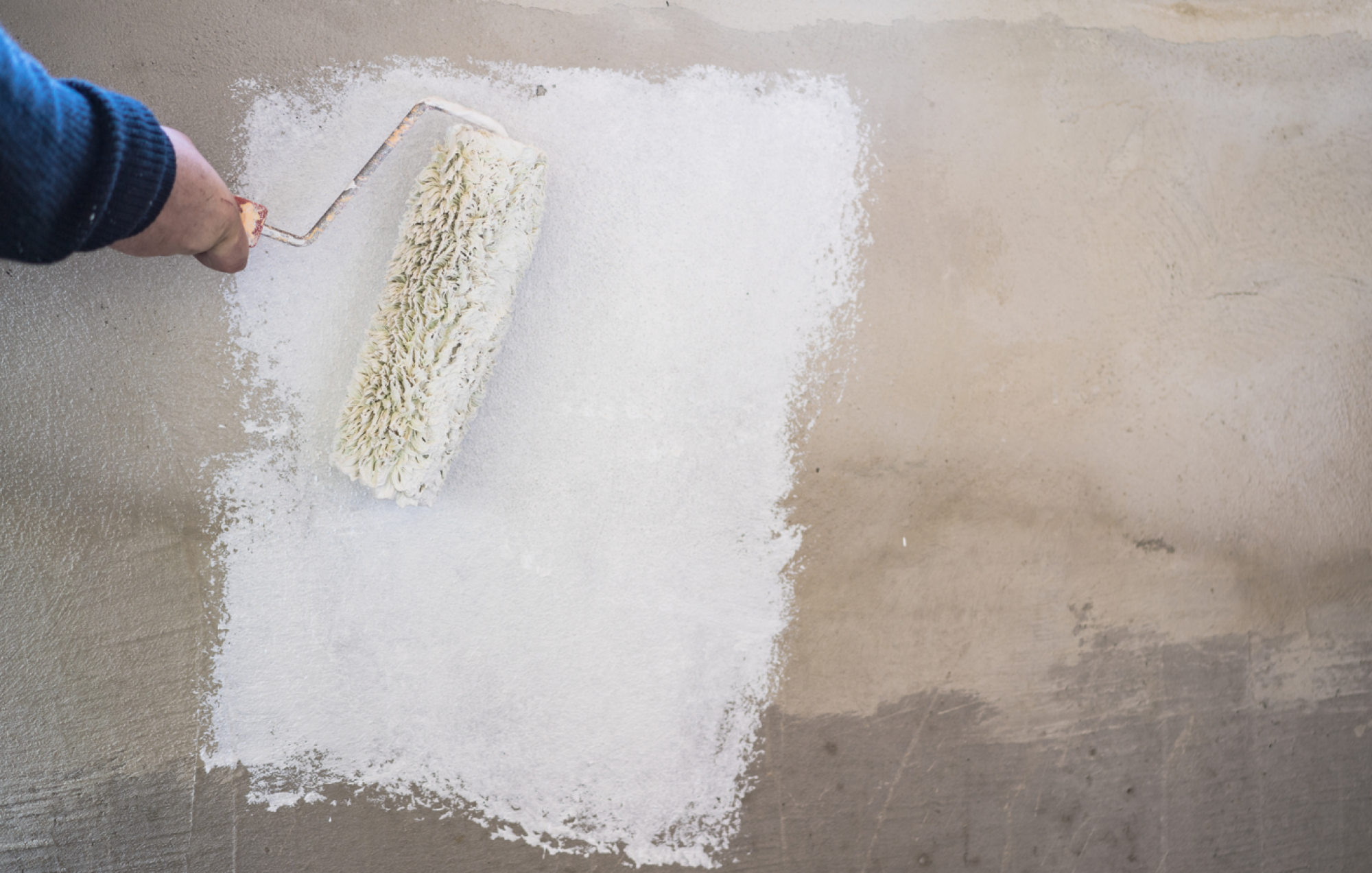 Peinture extérieure pour surfaces poreuses