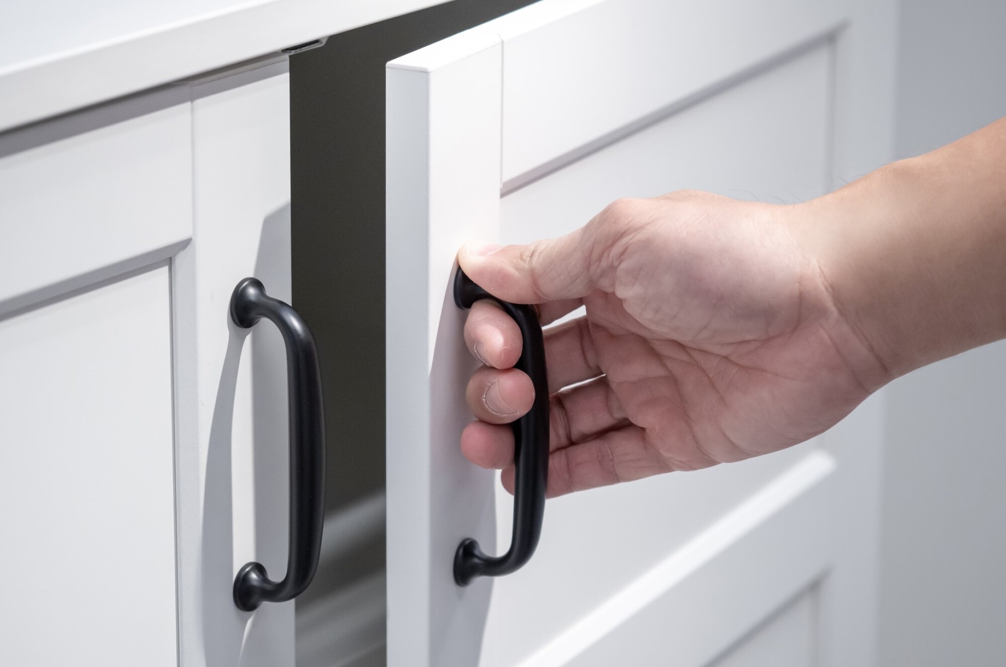 Installations de poignées de meubles