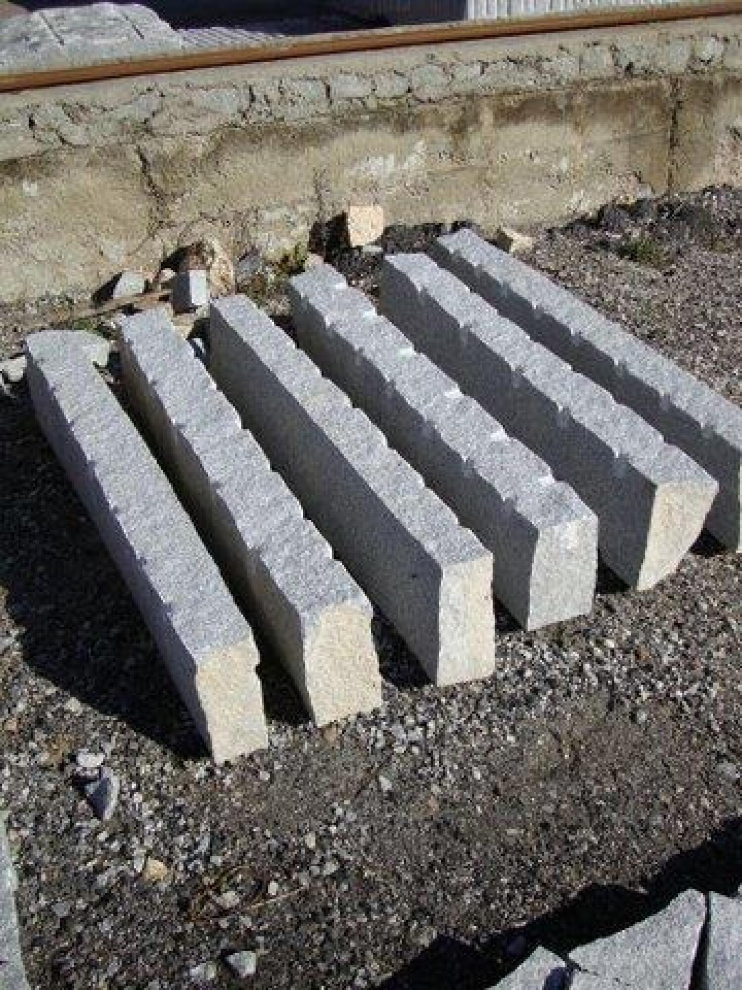 Bordurettes P1 en granit gris flamme 100x20x8cm