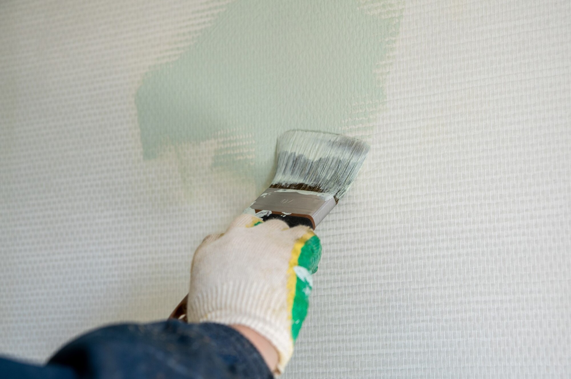 Peinture avec traitement isolant