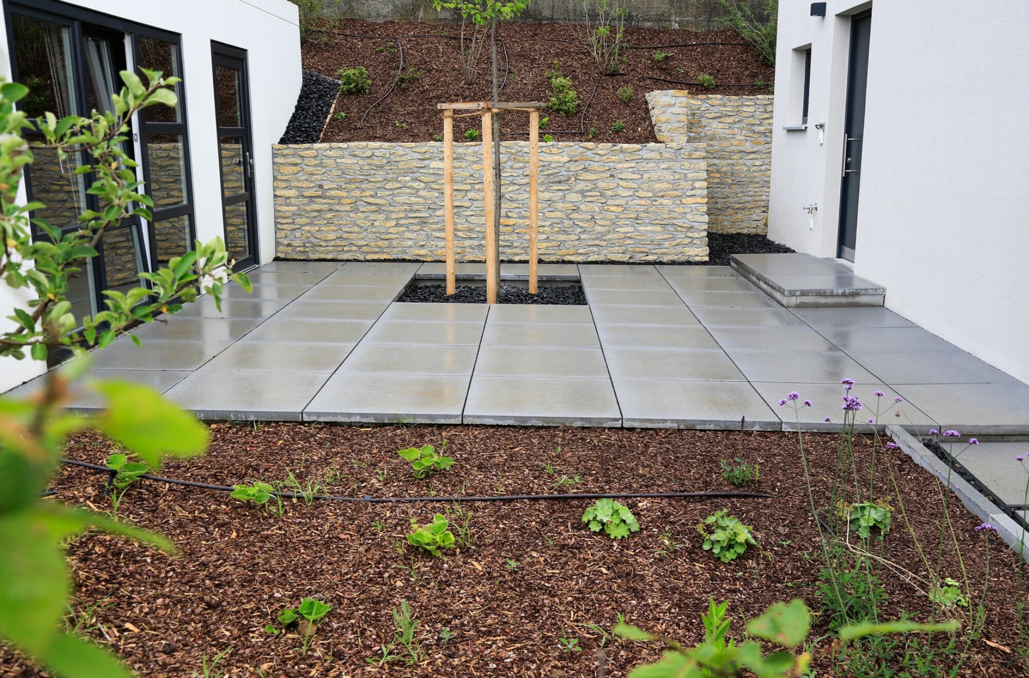 Pose de dalles antidérapantes terrasse