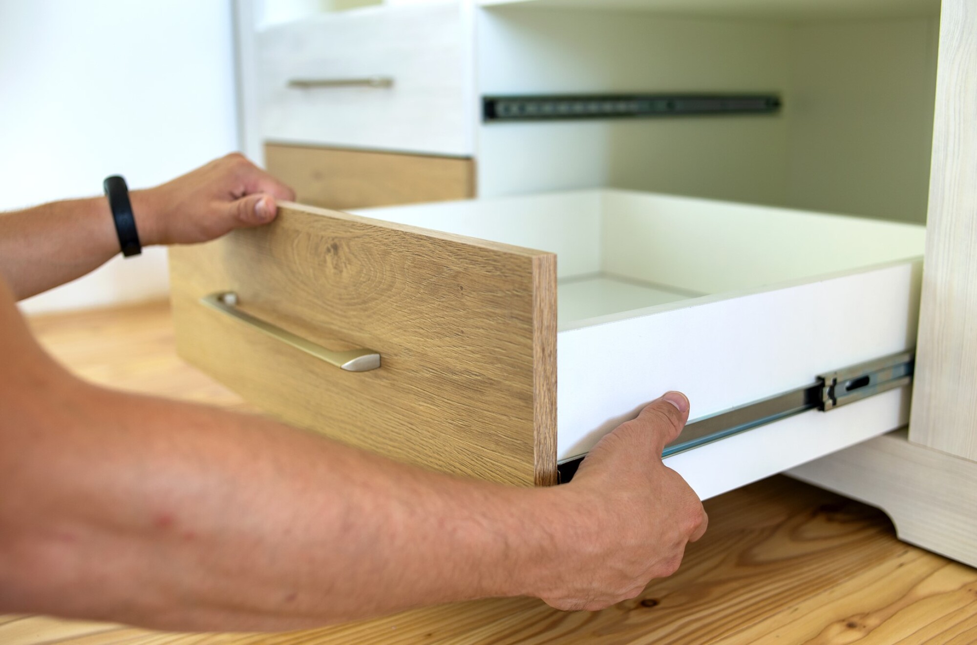 Pose de tiroirs coulissants