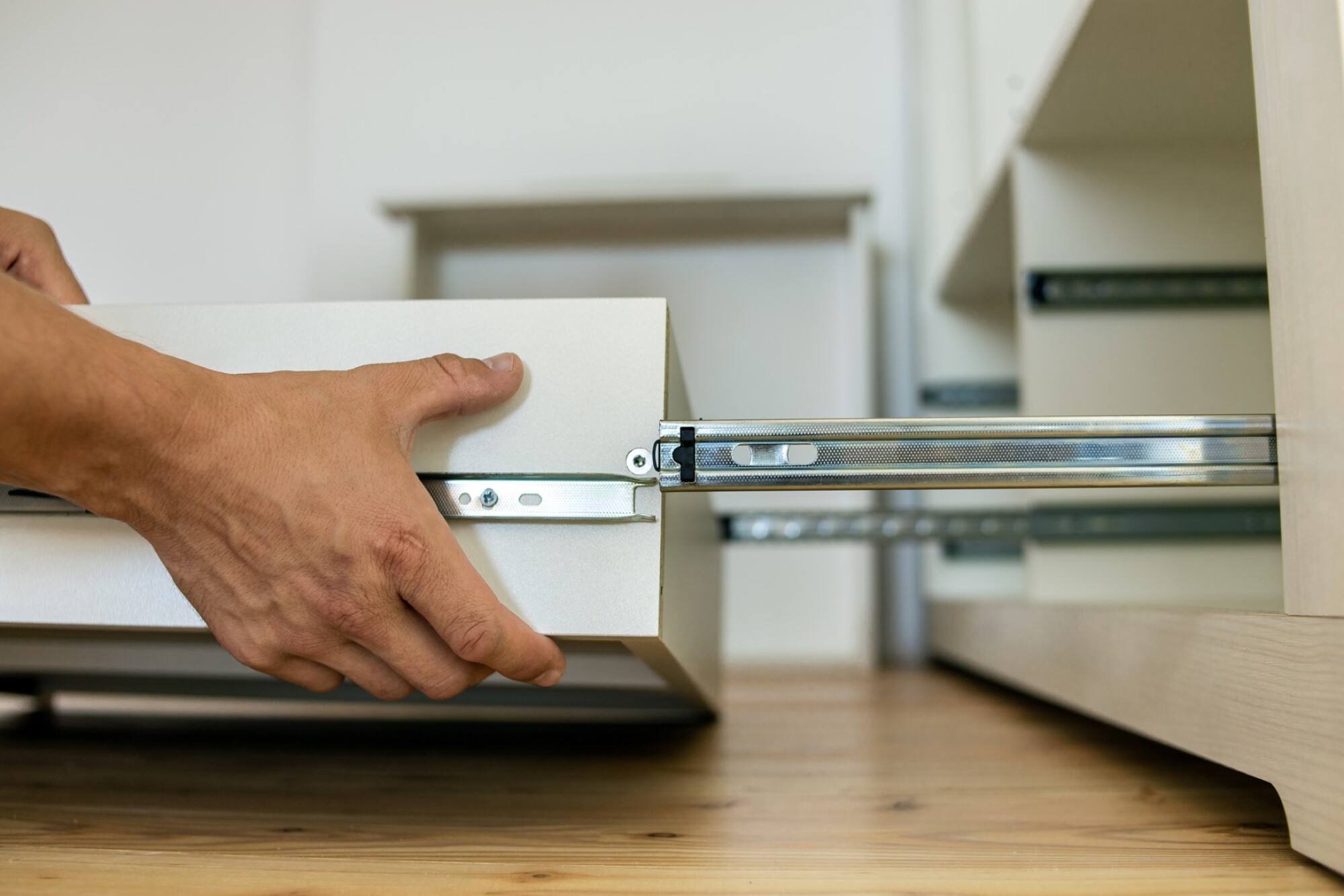 Installation de rails coulissants