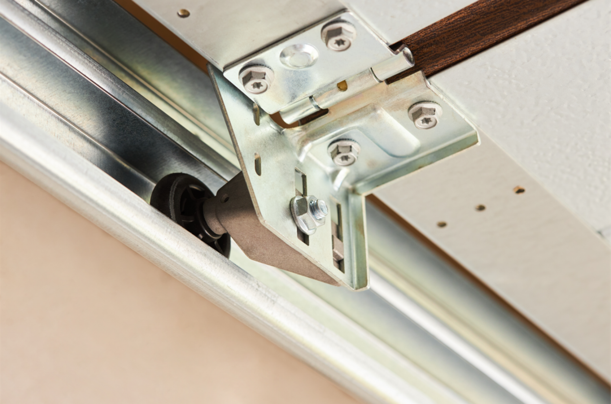 Installation de rails métalliques