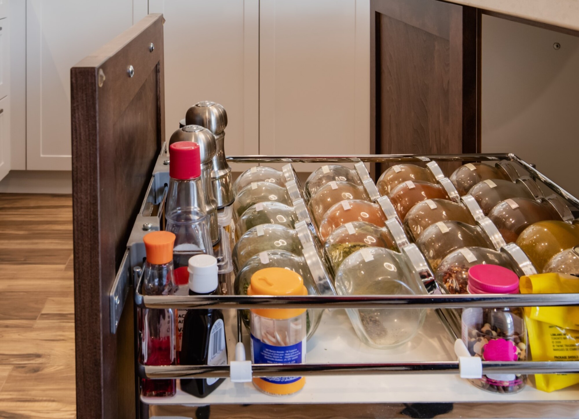 Installation de tiroirs à épices